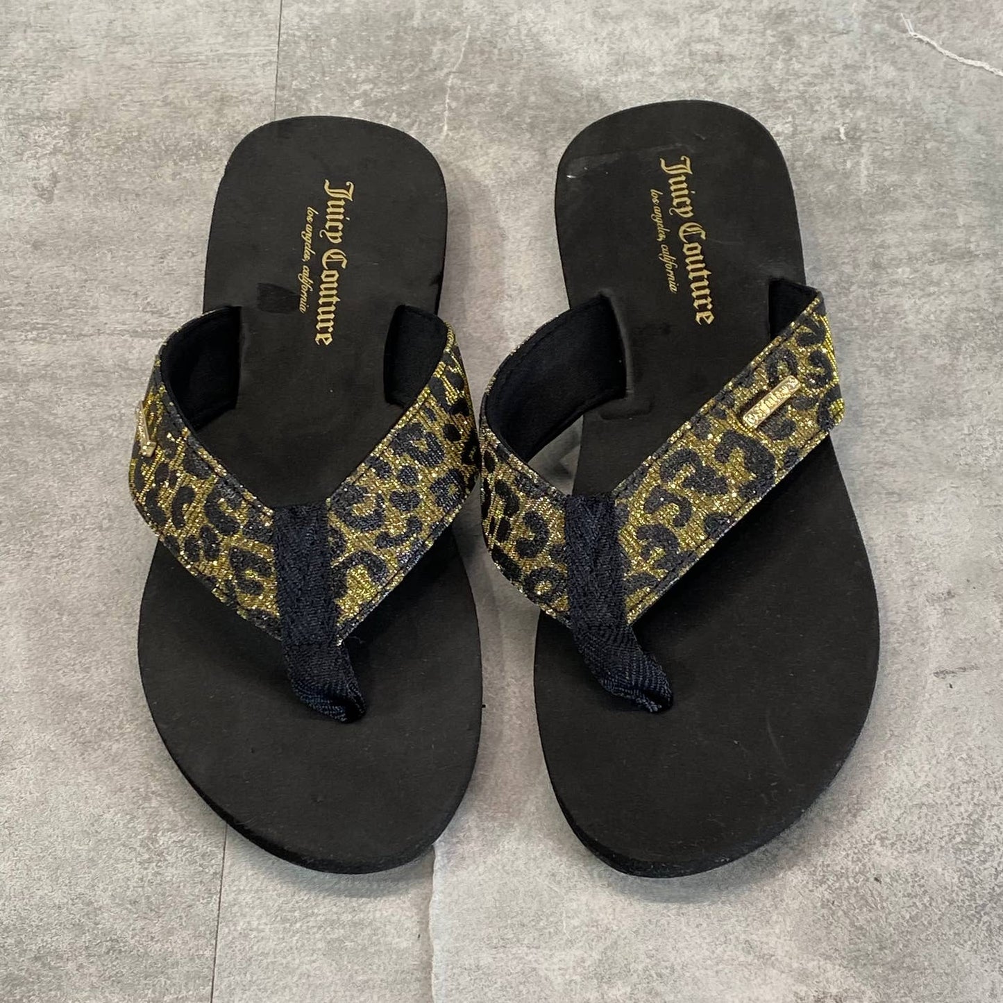 JUICY COUTURE Women's Black Chetah Print Smirk Memory Foam Flip-Flops SZ 8