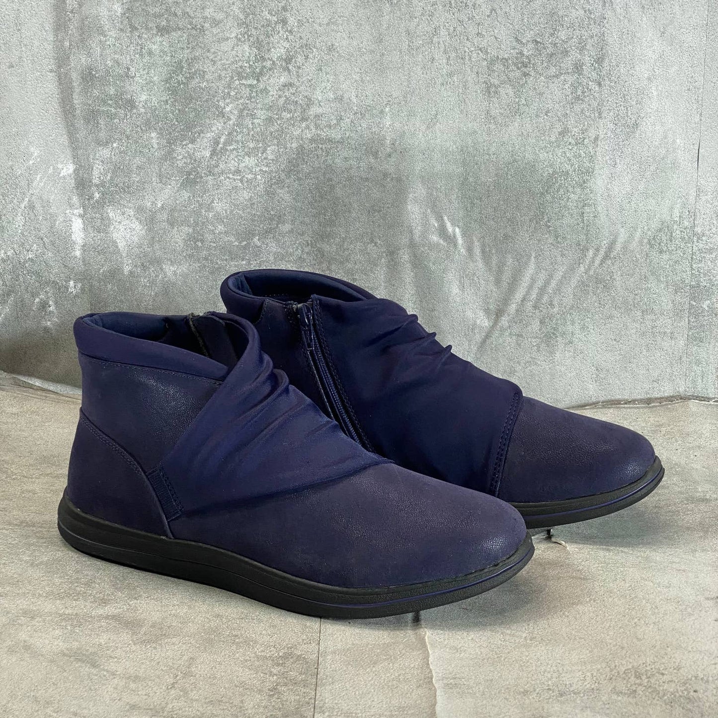 CLARKS CLOUDSTEPPERS Women's Dark Navy Breeze Dusk Booties SZ 9
