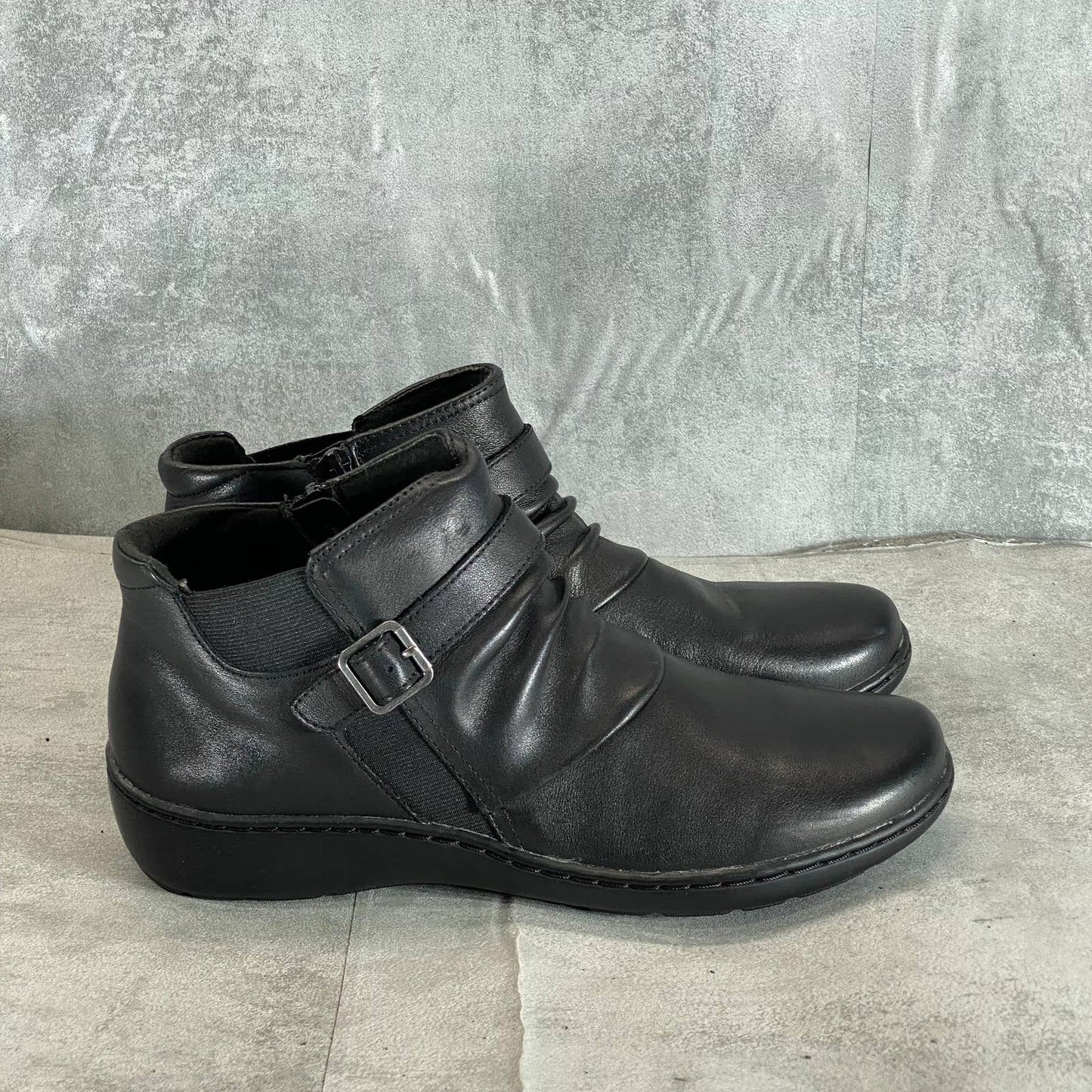 CLARKS COLLECTION Women's Black Leather Cora Ruched Ankle Boots SZ 10