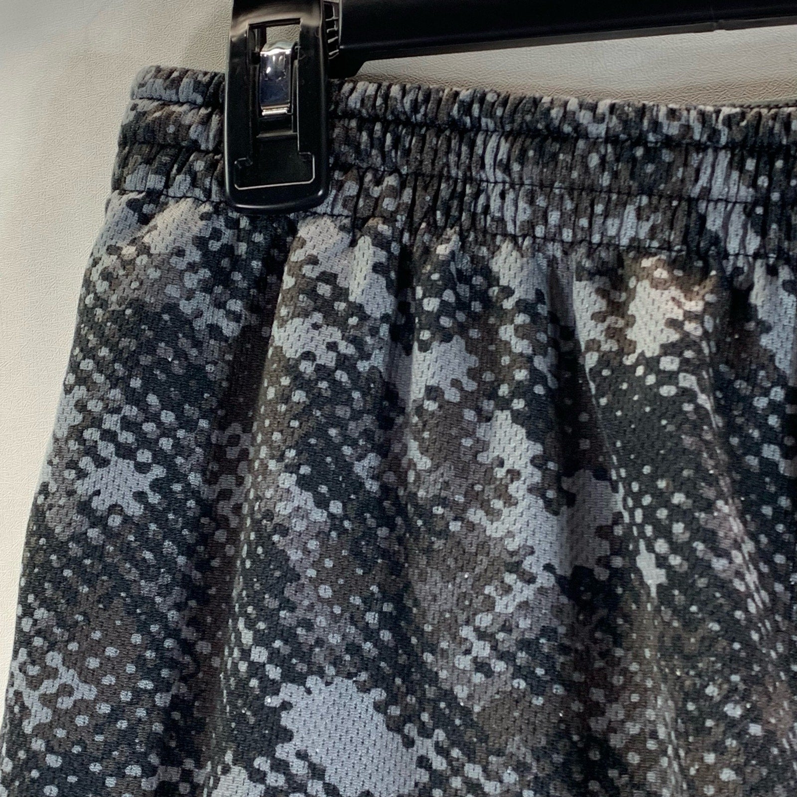 UNDER ARMOUR Men's Gray Elastic Waist Loose-Fit Pull-On Active Shorts SZ M