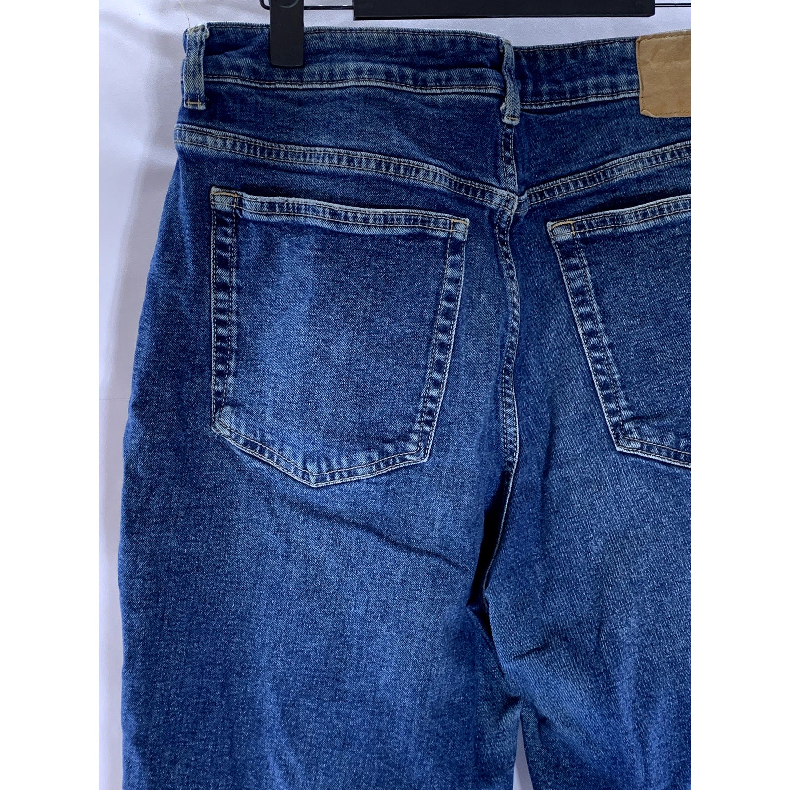DIVIDED By H&M Women's Dark Blue Frayed Hem Tapered-Leg Five-Pocket Jean SZ 12