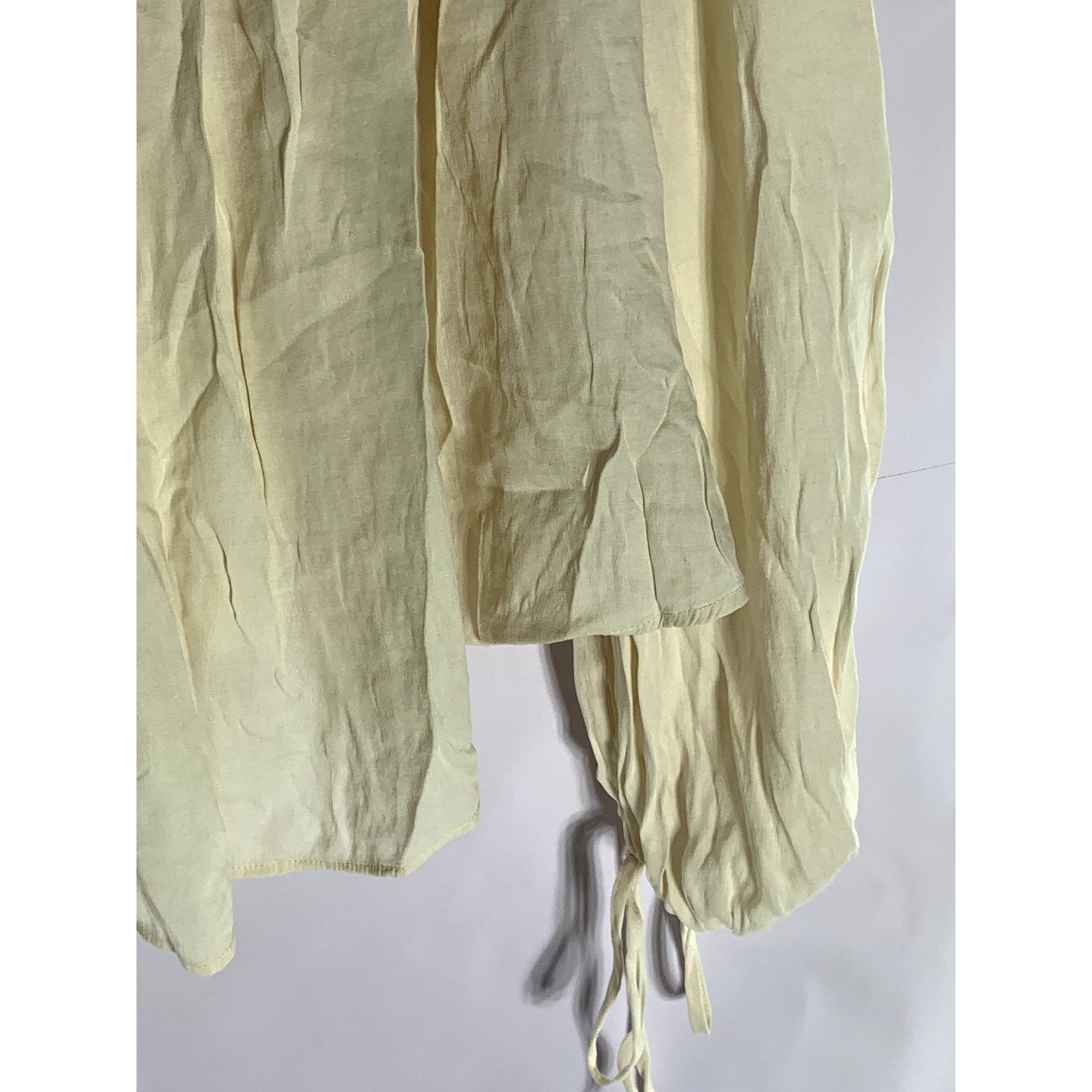H&M Women's Beige Crewneck Long Tie Sleeve Back Keyhole Top SZ M