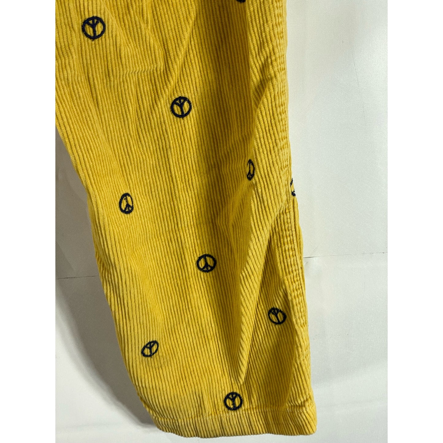 URBAN OUTFITTERS Men's Yellow UO Peace Sign Print Straight-Leg Corduroy Pant SZM