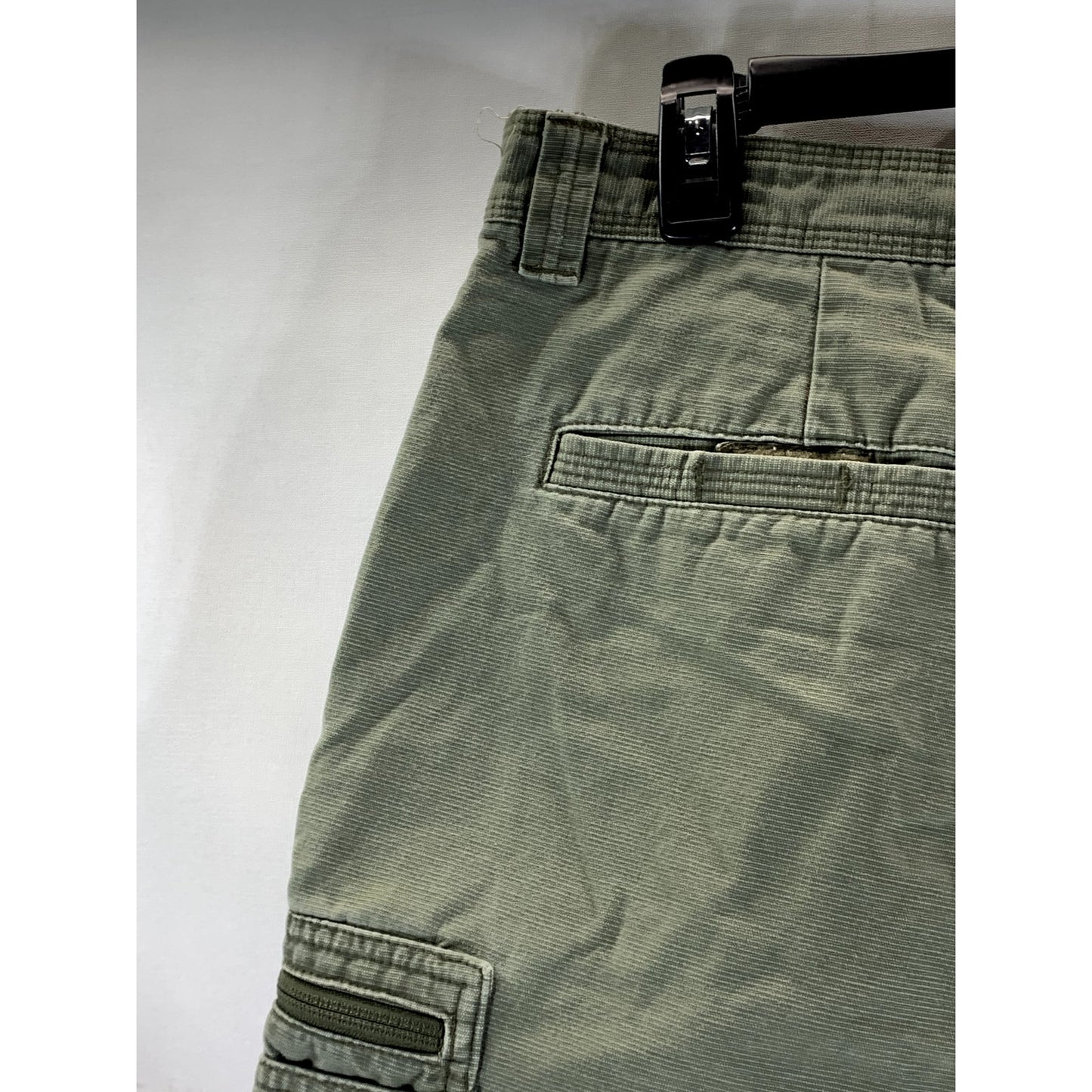 COLUMBIA Sportwear Company Men's Olive Green Regular-Fit Cargo Shorts SZ 40