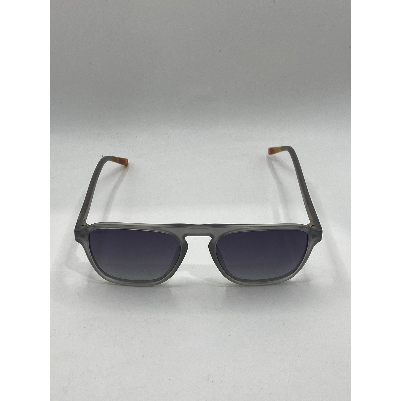 WMP Men's Gray Polarized Aviator One-Bridge Modern Square Lens Sunglasses