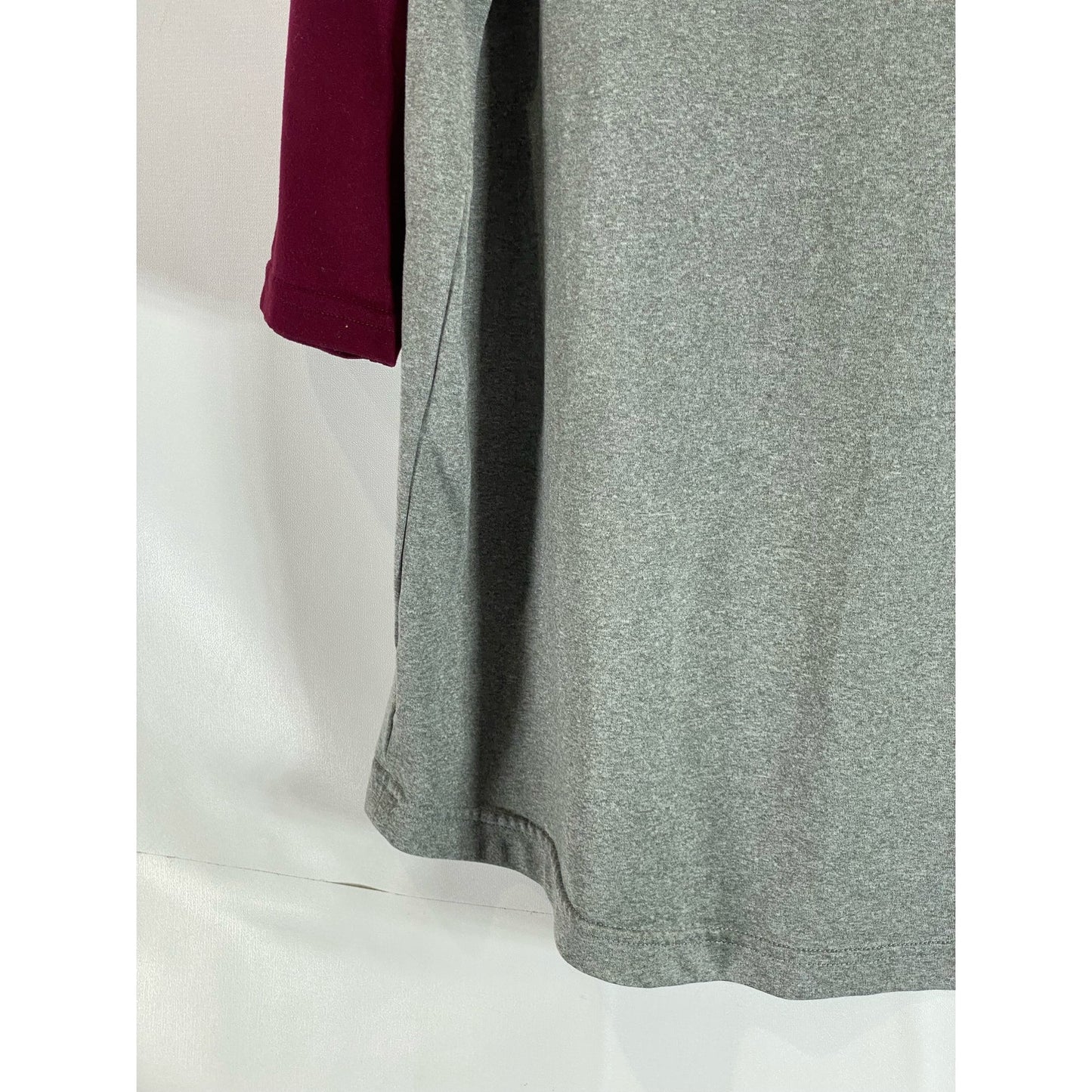 UNDER ARMOUR Men's Gray/Burgundy Crewneck Heatgear 3/4 Sleeve Tech T-Shirt SZ M