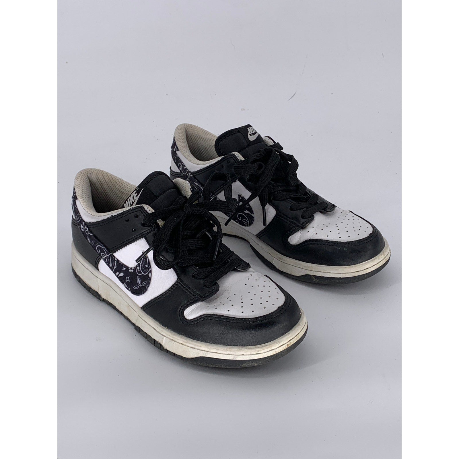 NIKE Women's Black-White Paisley Low Top Dunk Lace-Up Sneakers SZ 8