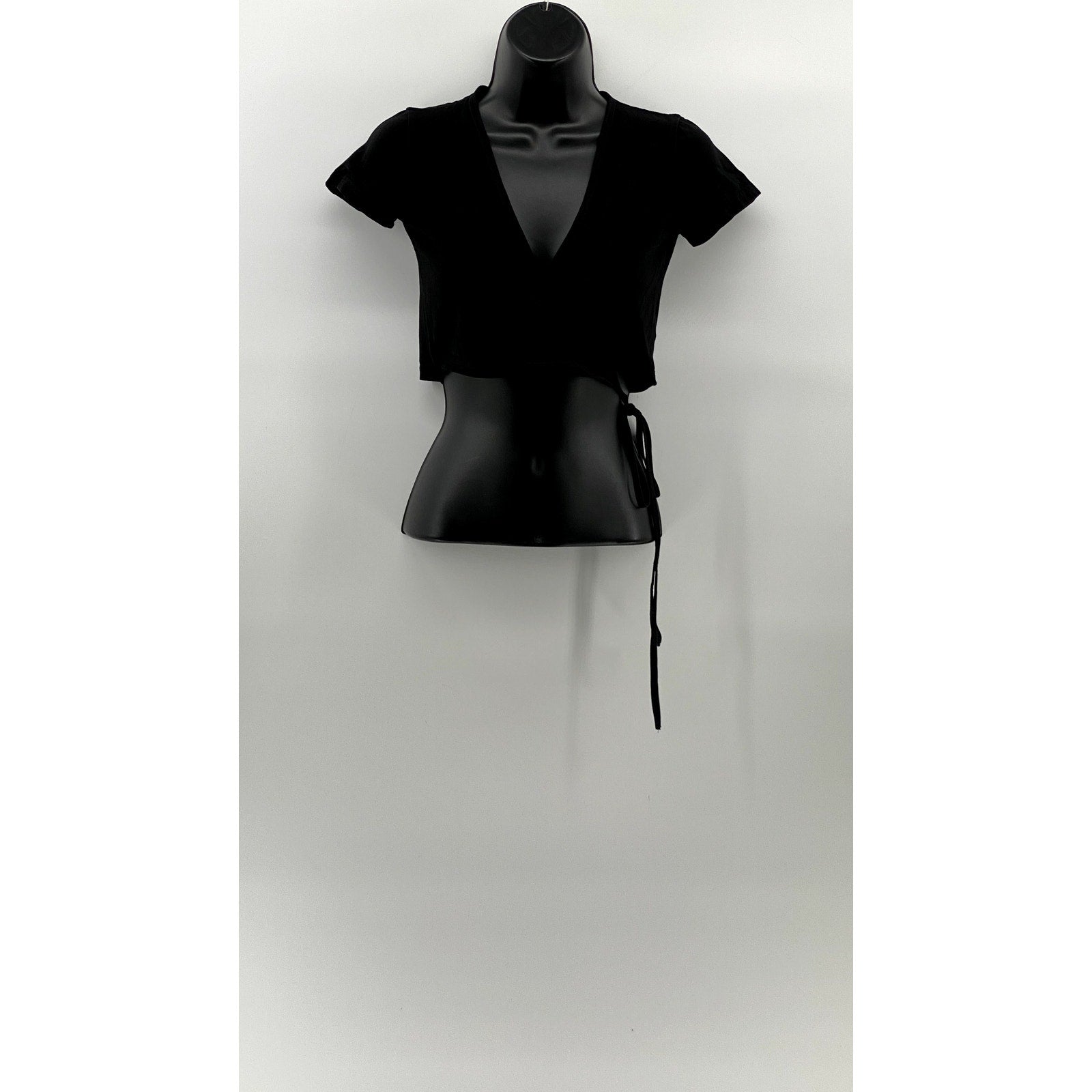 UNBRANDED Women's Black Solid V-Neck Short Sleeve Wrap Around Cropped Top SZ M
