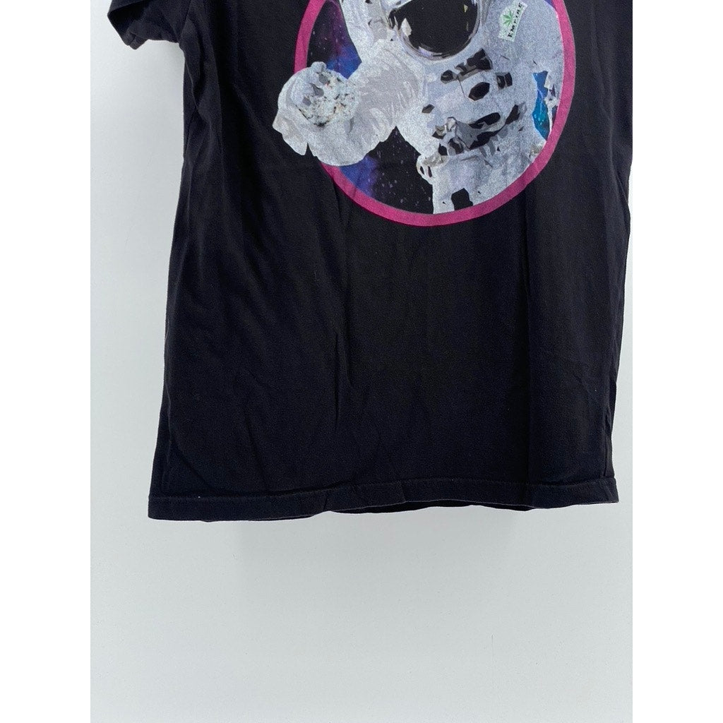 NEXT LEVEL APPAREL Men’s Black Astronaut Crewneck Short Sleeve T-Shirt SZ S