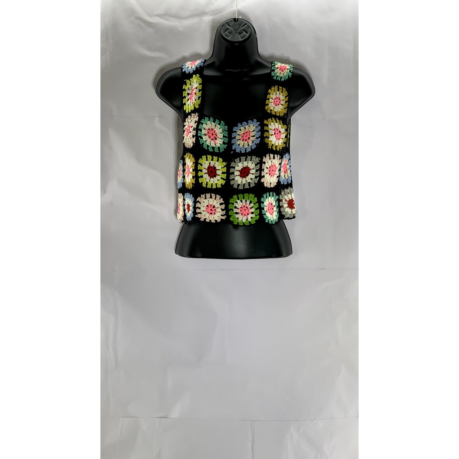 MISS SPARKLING Women's Black-Multi Crochet Floral Straight-Neck Tank Top SZ S