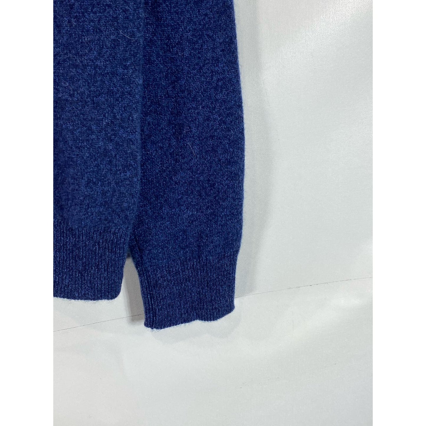 THE MEN'S STORE BLOOMINGDALES Men's Blue V-Neck Cashmere Pullover Sweater SZ S