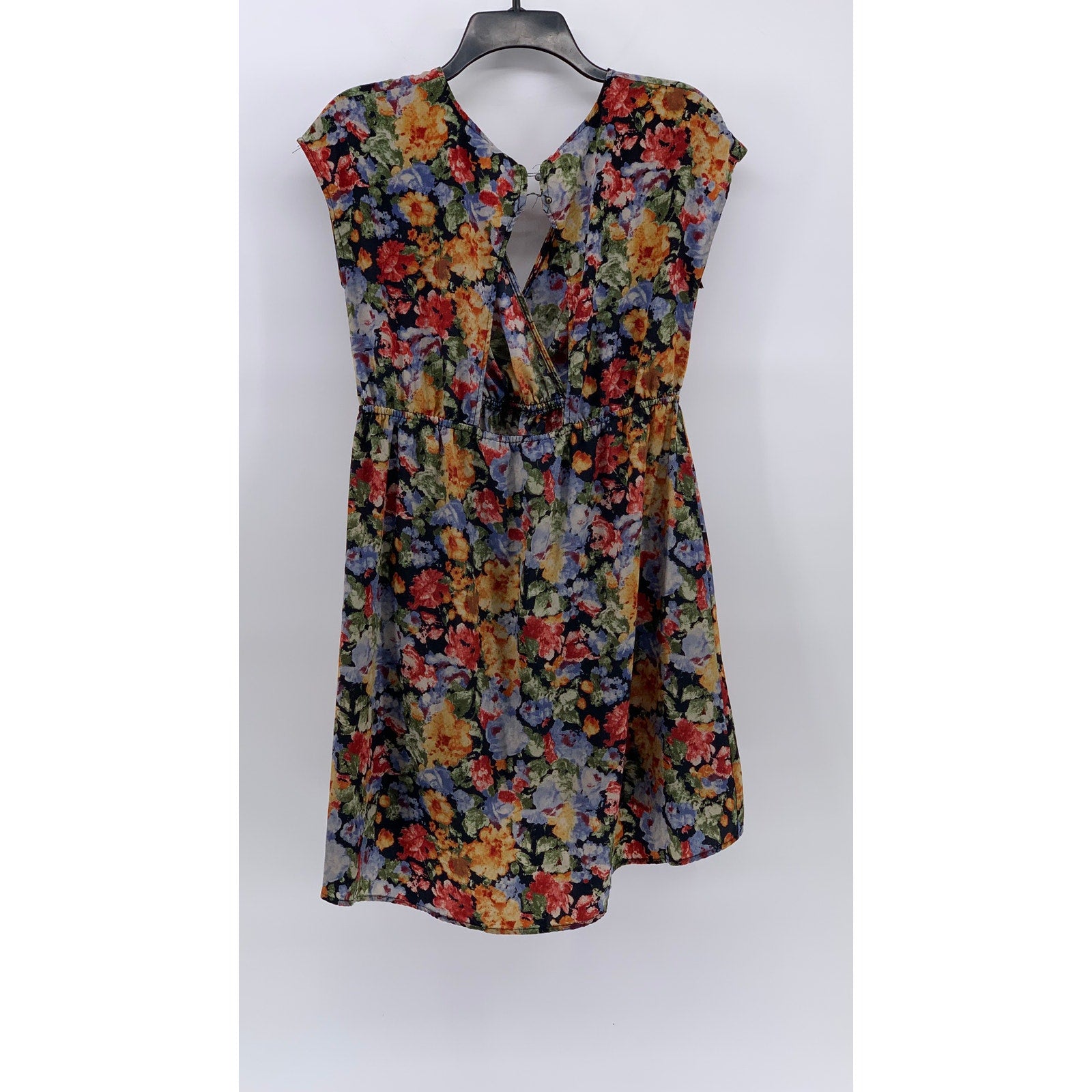 COINCIDENCE & CHANCE Women's Black Floral Surplice Neck Knee Length Dress SZ S