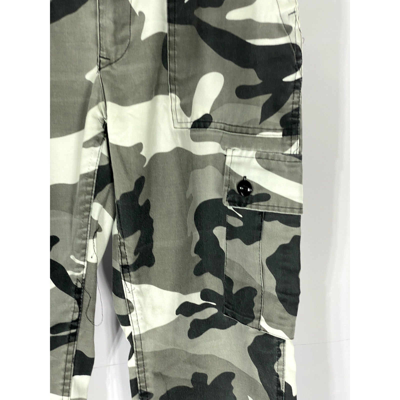 UNBRANDED Women's Gray-White Camo Print Straight-Leg Cargo Pant SZ M
