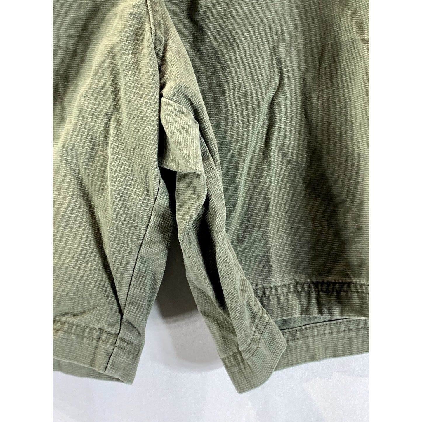 COLUMBIA Sportwear Company Men's Olive Green Regular-Fit Cargo Shorts SZ 40