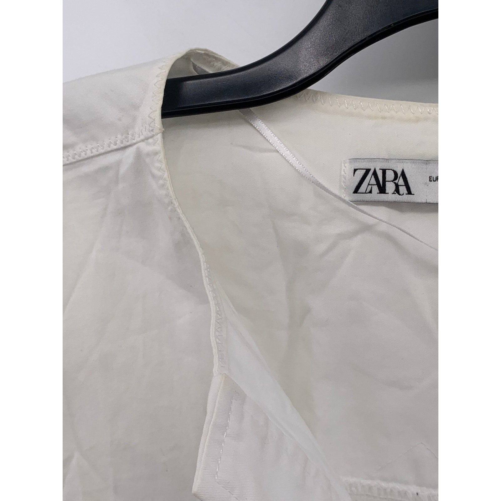 ZARA Women's White Solid Two-Button V-Neck Short Rolled Sleeve Top SZ M