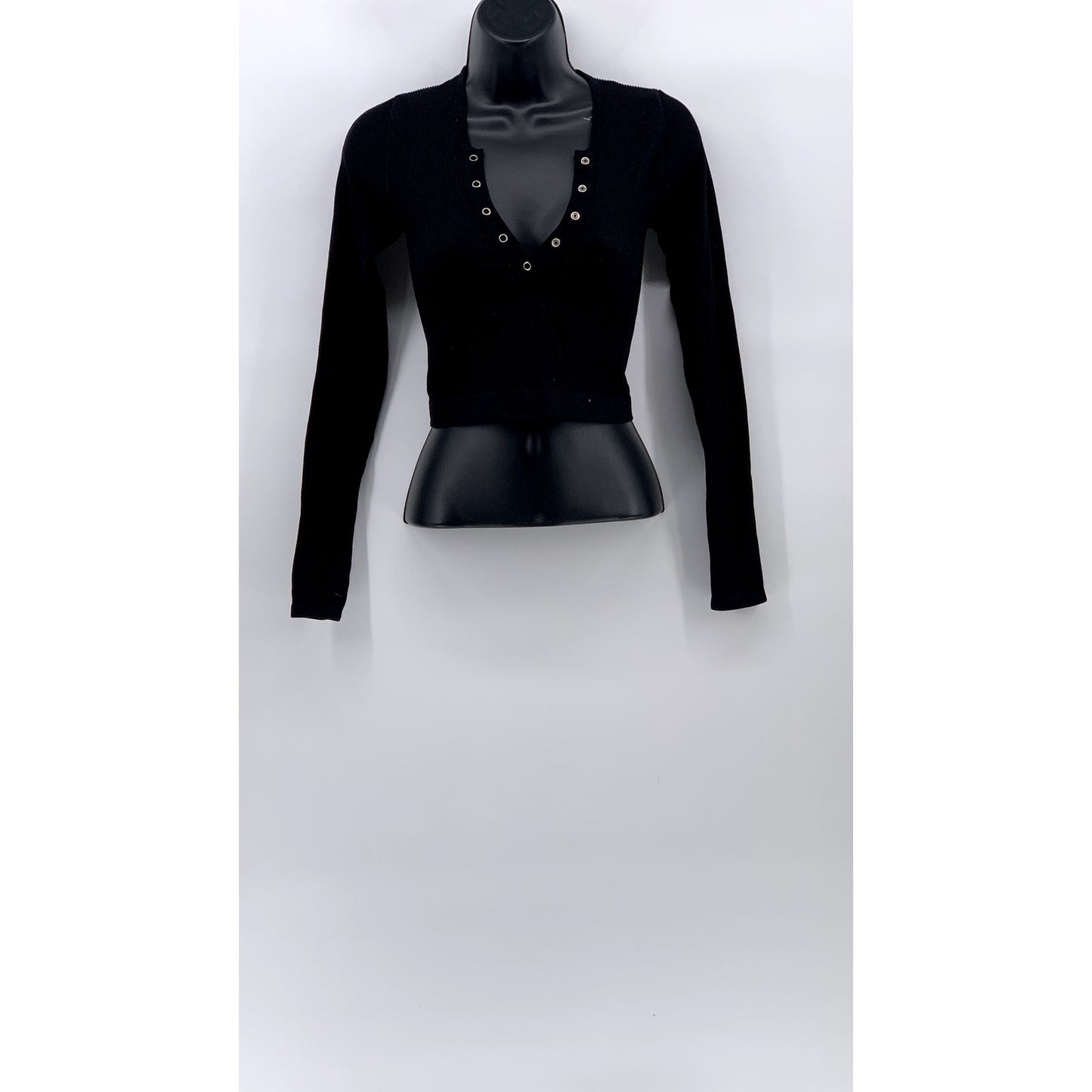 OUT FROM UNDER Women's Black Ribbed Henley Long Sleeve Cropped Casual Top SZ M