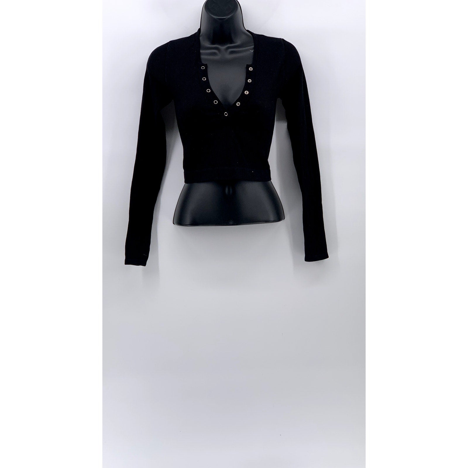 OUT FROM UNDER Women's Black Ribbed Henley Long Sleeve Cropped Casual Top SZ M