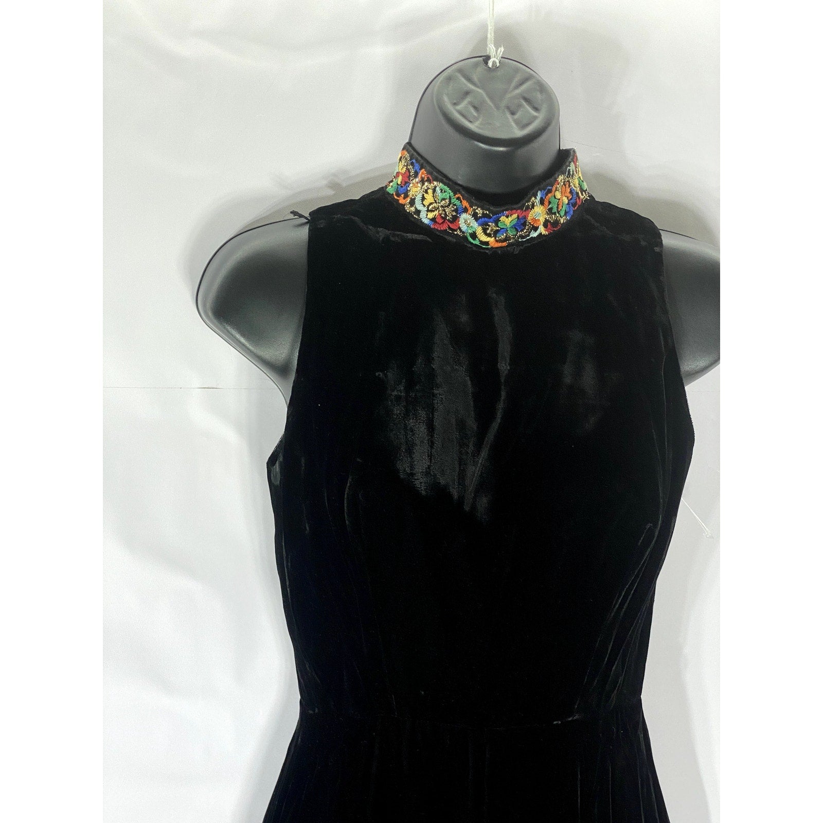 ILGWU Women's Vintage Black Velvet Embroidered Mock-Neck Sleeveless Jumpsuit SZS