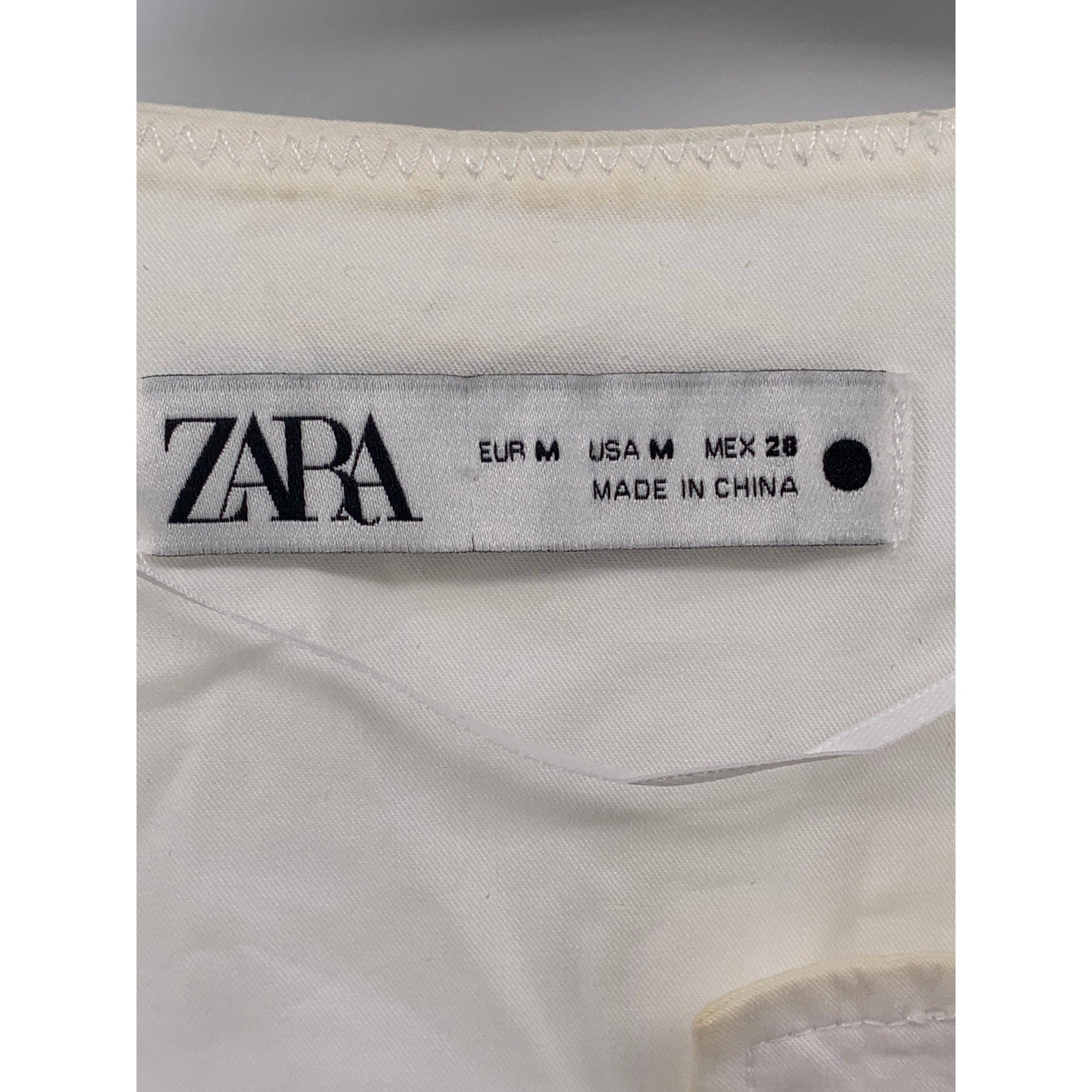 ZARA Women's White Solid Two-Button V-Neck Short Rolled Sleeve Top SZ M