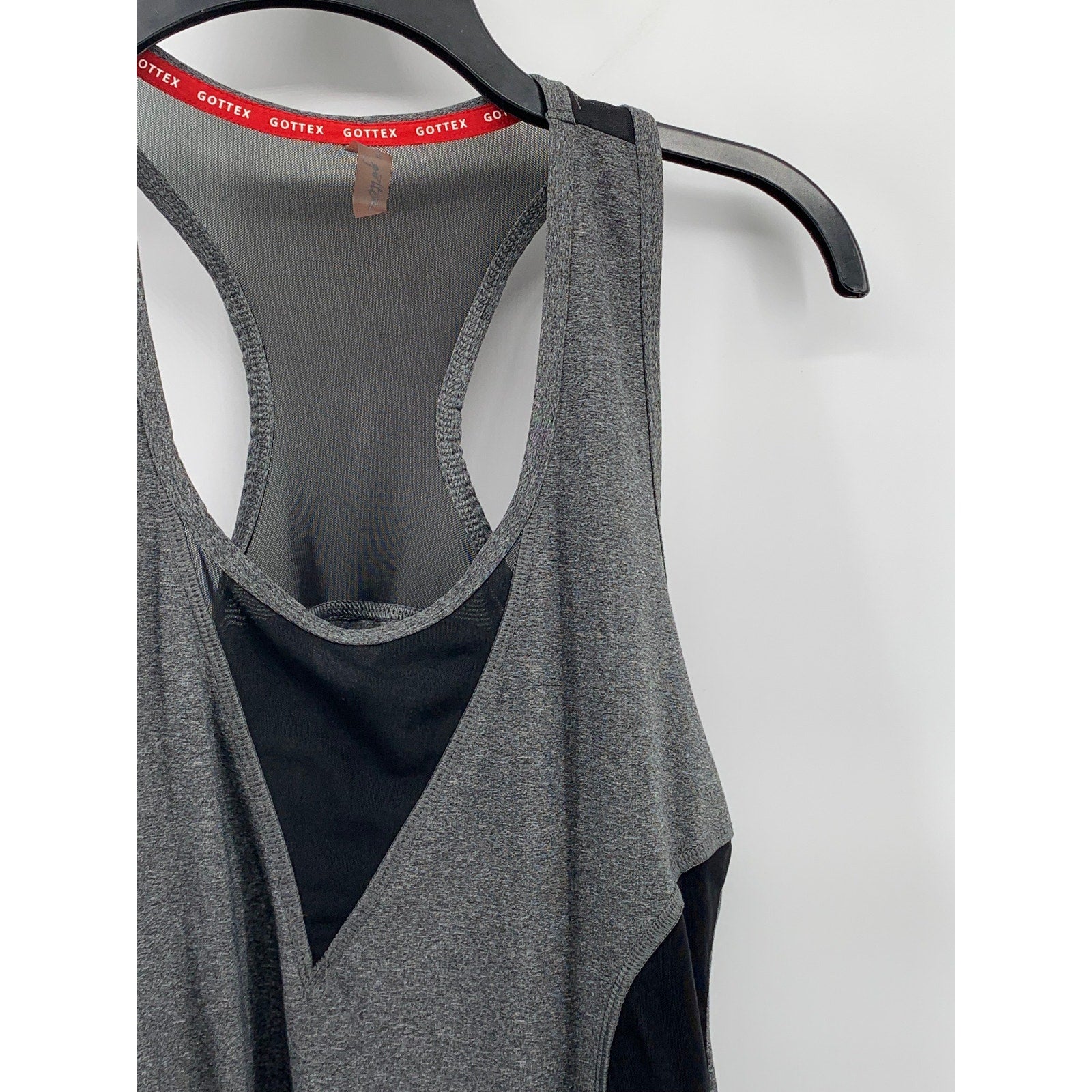 G By GOTTEX Women’s Charcoal Gray-Black Scoop-Neck Mesh Active Tank Top SZ M
