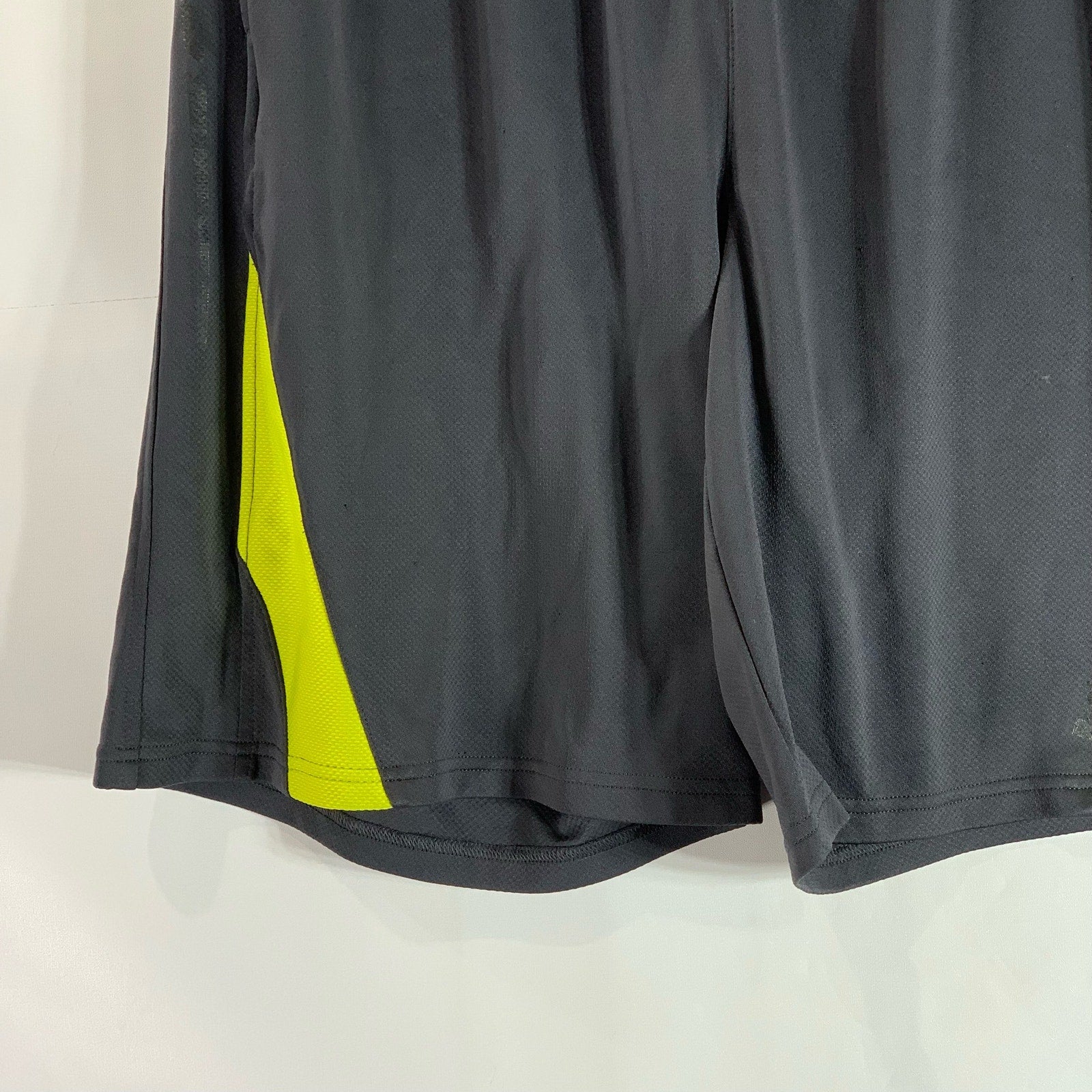 REEBOK Men's Gray/Yellow Elastic Drawstring Waist Pull-On Active Shorts SZ L