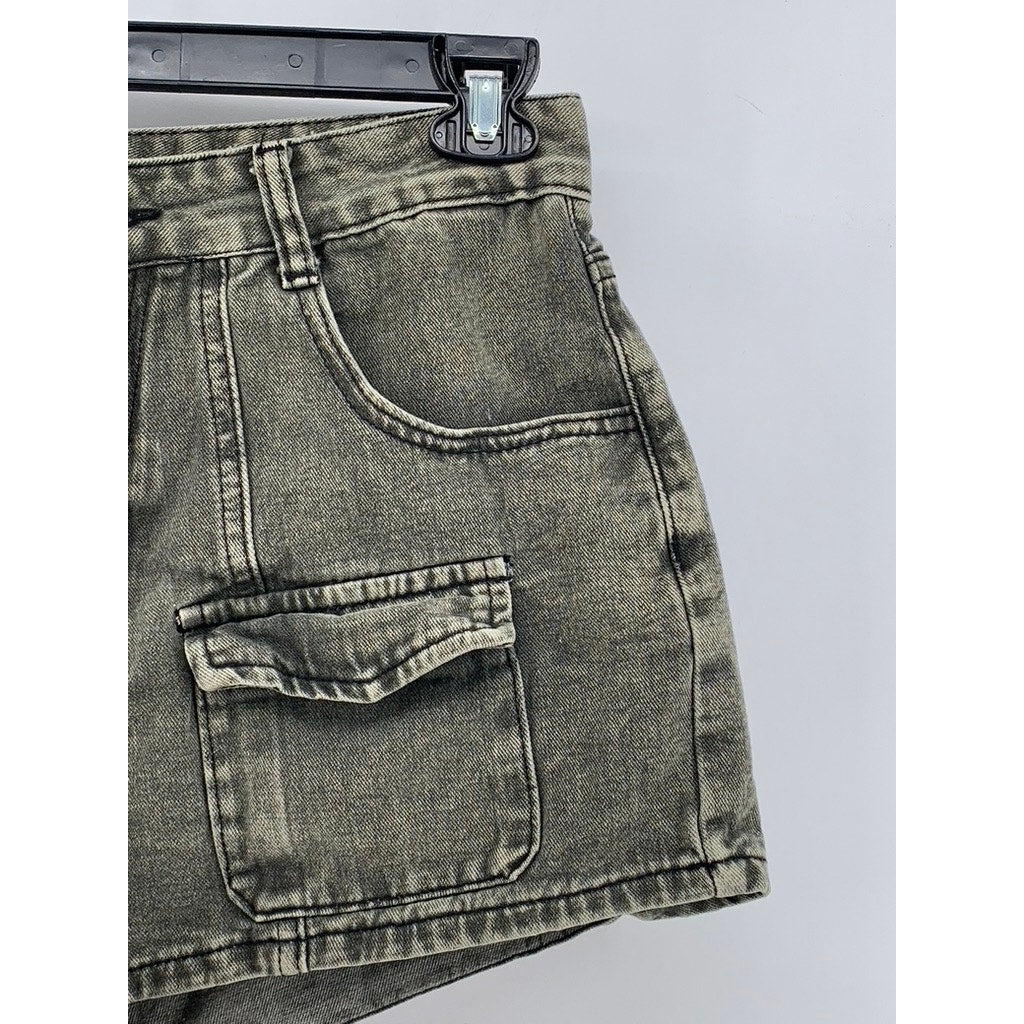 ROMWE Women's Washed Black Denim Embroidered Star Shorts SZ L(8/10)