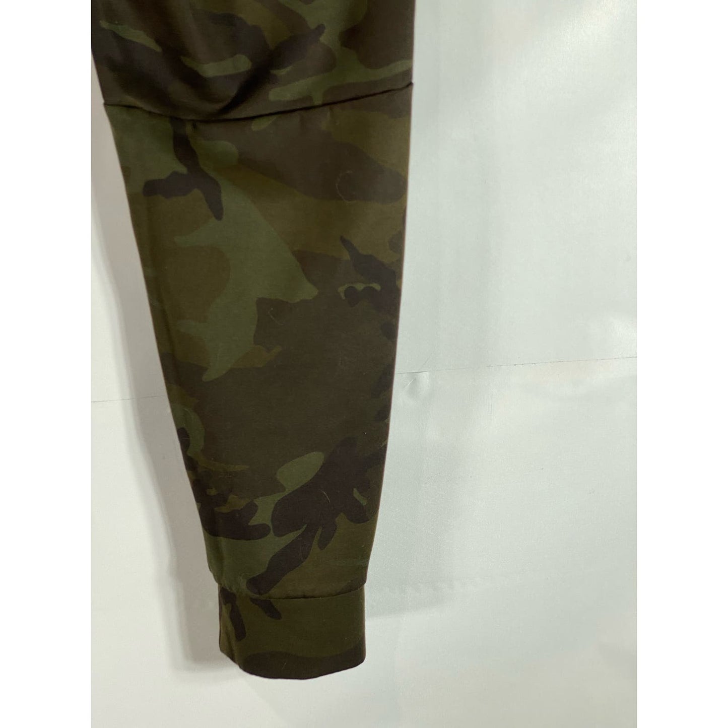 AMERICAN EAGLE Men's Green Camo AE Active 24/7 Drawstring Jogger Sweatpants SZ M