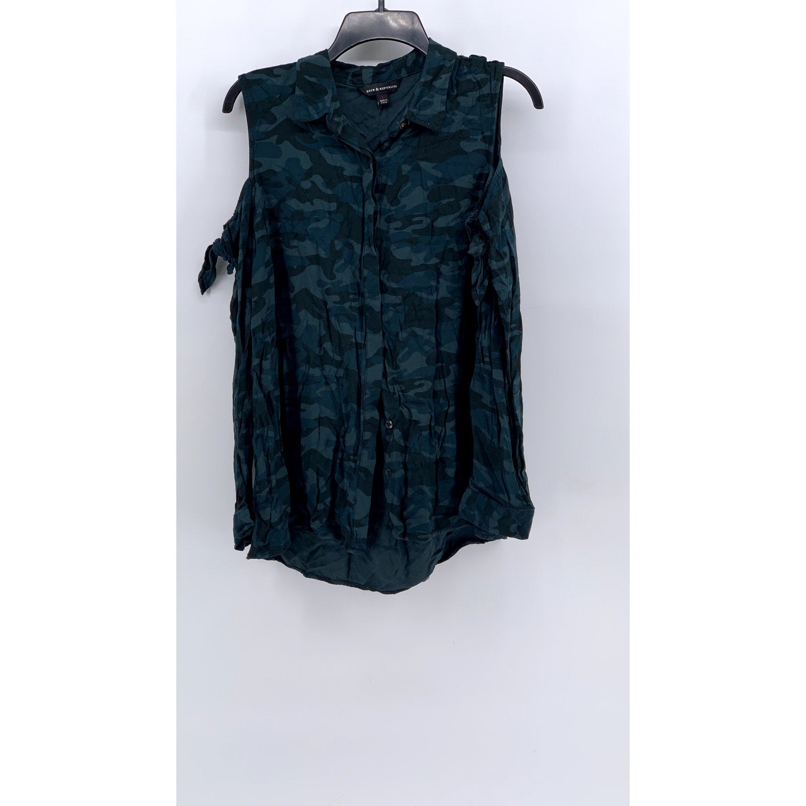 ROCK & REPUBLIC Women's Blue Camo Long Sleeve Cold-Shoulder Button-Up Top SZ L