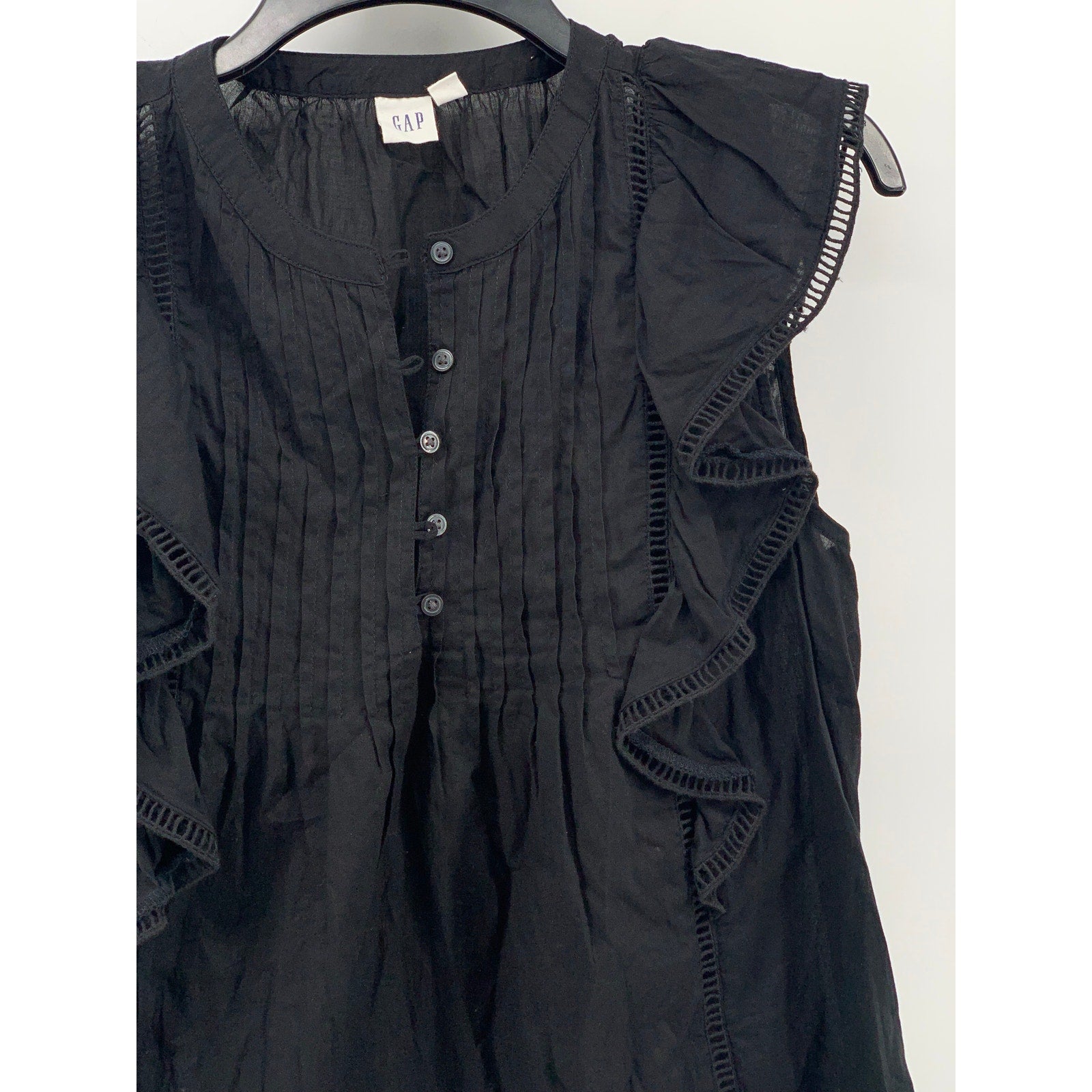 GAP Women's Black Flutter Short Sleeve Eyelet Pleated Half-Button Top SZ S