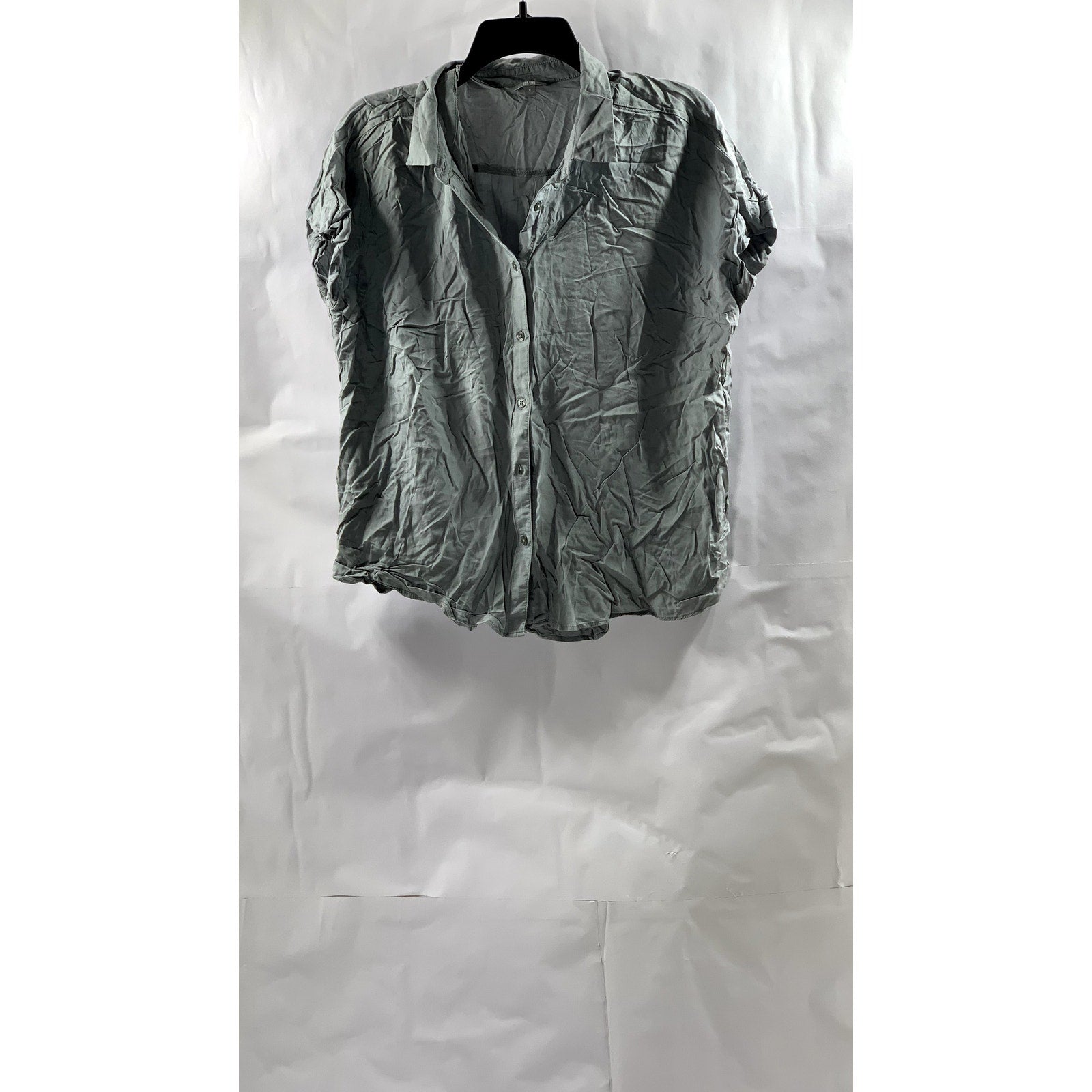 UNIQLO Women's Light Gray Short Sleeve Button-Up Relaxed Fit Top SZ M