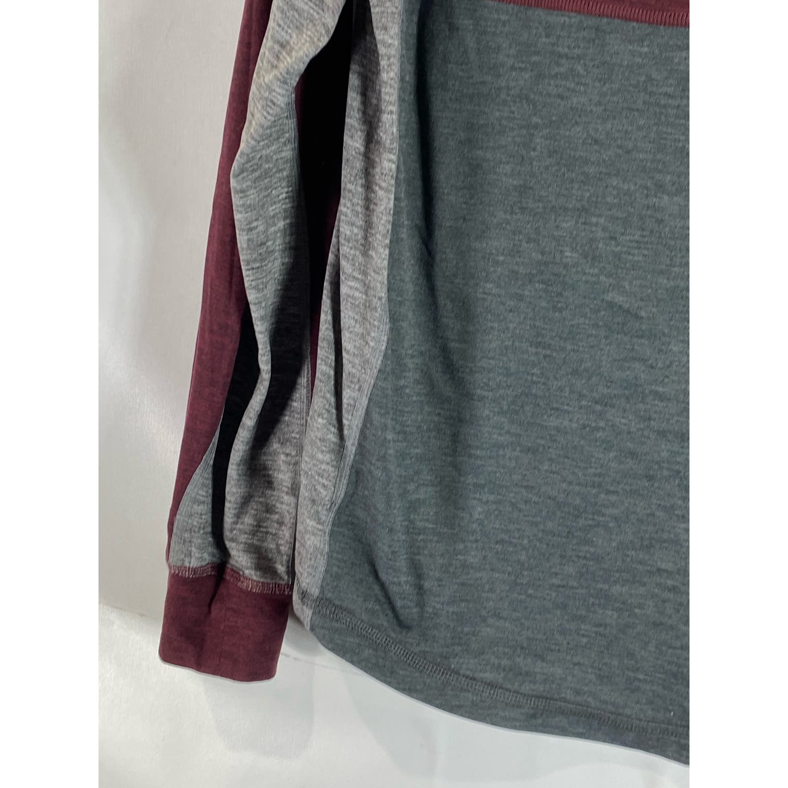 AMERICAN EAGLE Men's Burgundy/Grey Colorblock Crewneck AE Flex T-Shirt SZ S