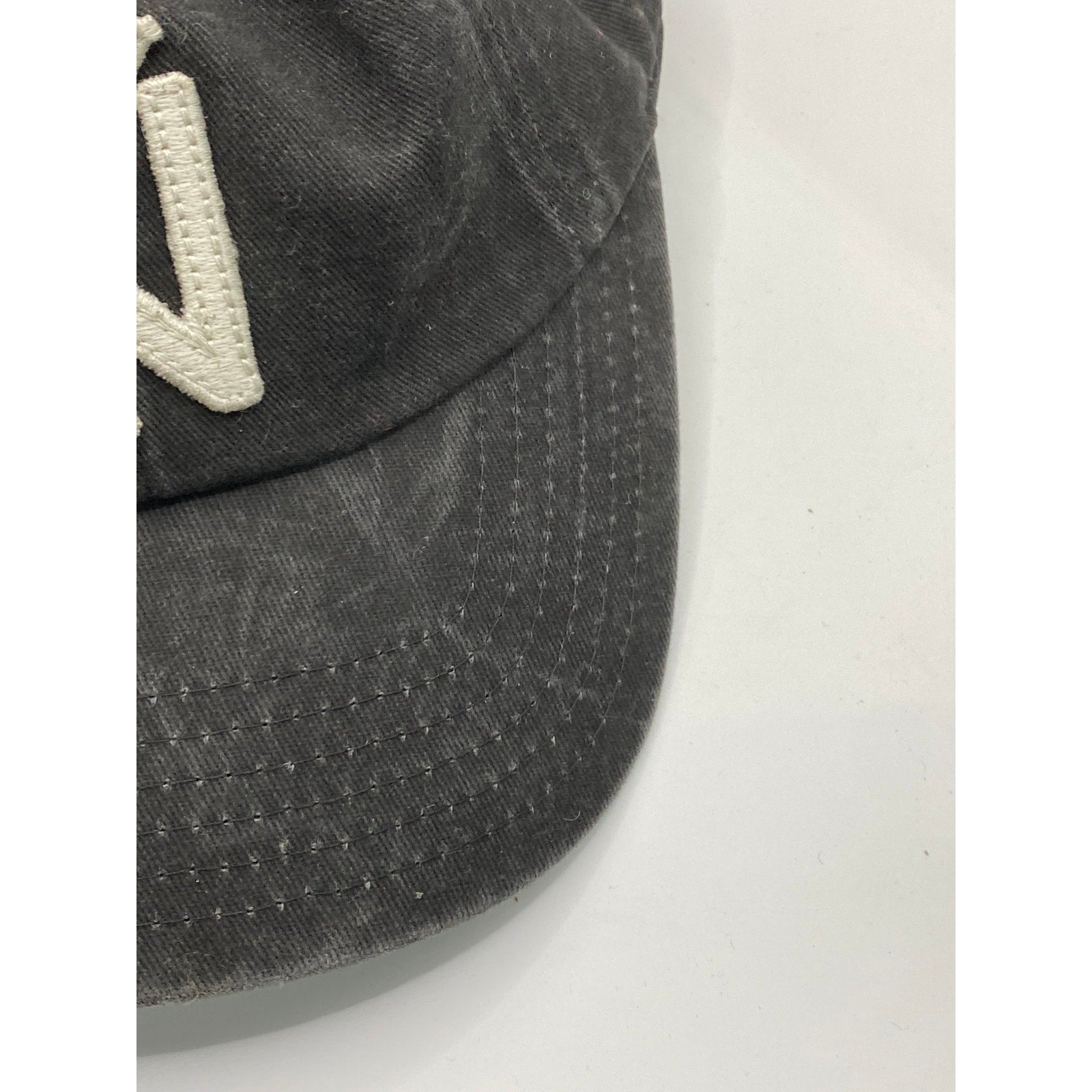 AMERICAN NEEDLE ARCHIVE Men's Vintage Black Patch New York Yankees Baseball Cap