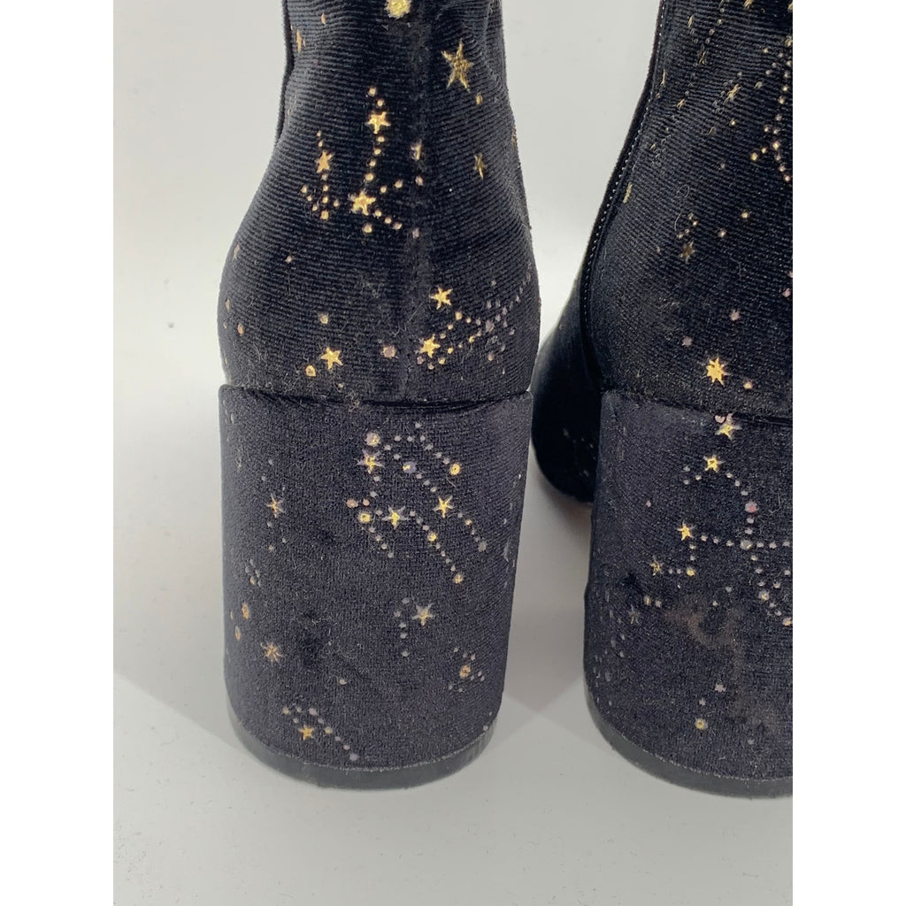 URBAN OUTFITTERS Women's Black-Gold Star Galaxy Faux Suede Ankle Booties SZ 6