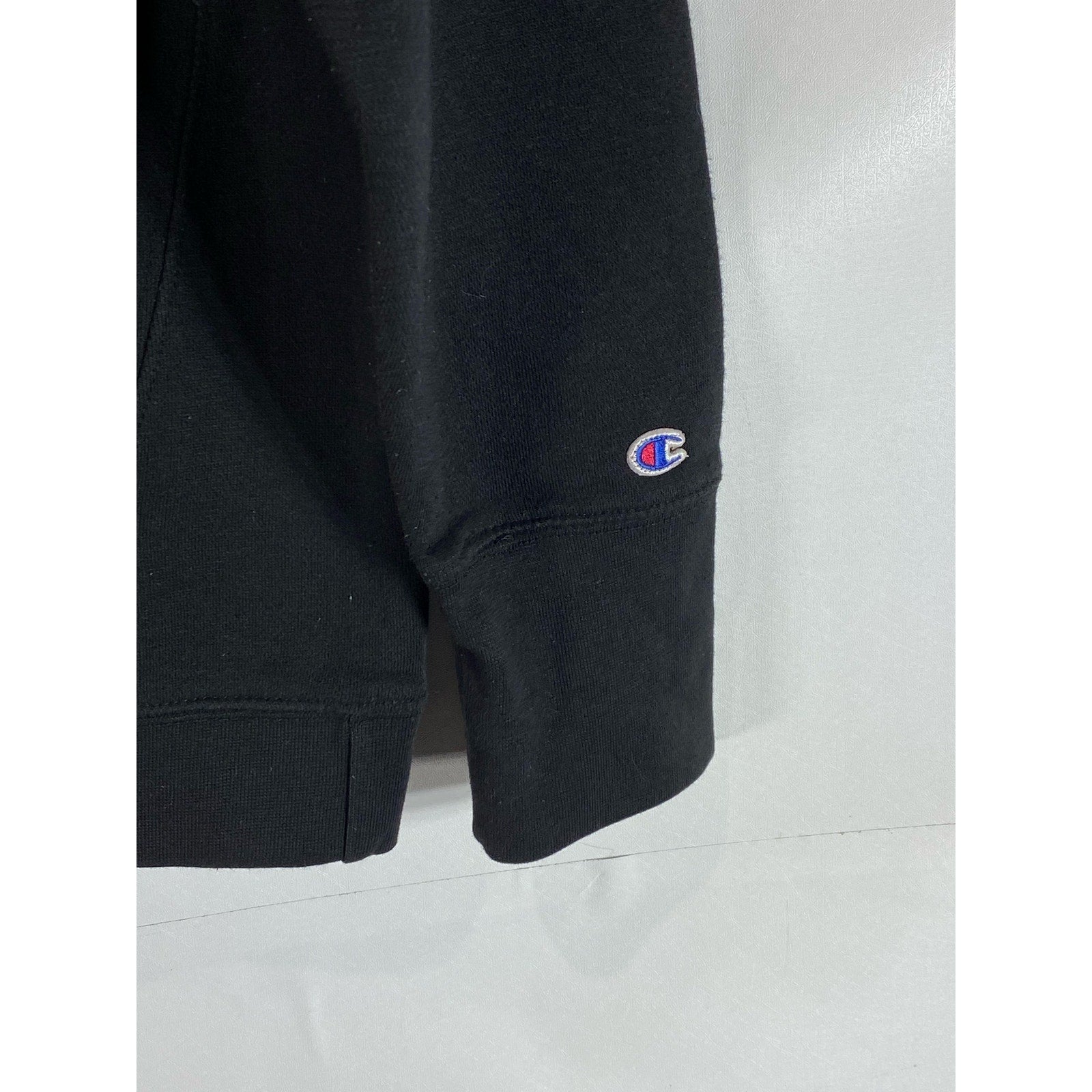 CHAMPION Men's Black Script Logo Patch Regular-Fit Pullover Hoodie SZ M
