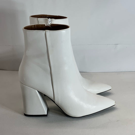 MADDEN GIRL Women's White Cody Pointed-Toe Faux-Leather Block-Heel Booties SZ 7