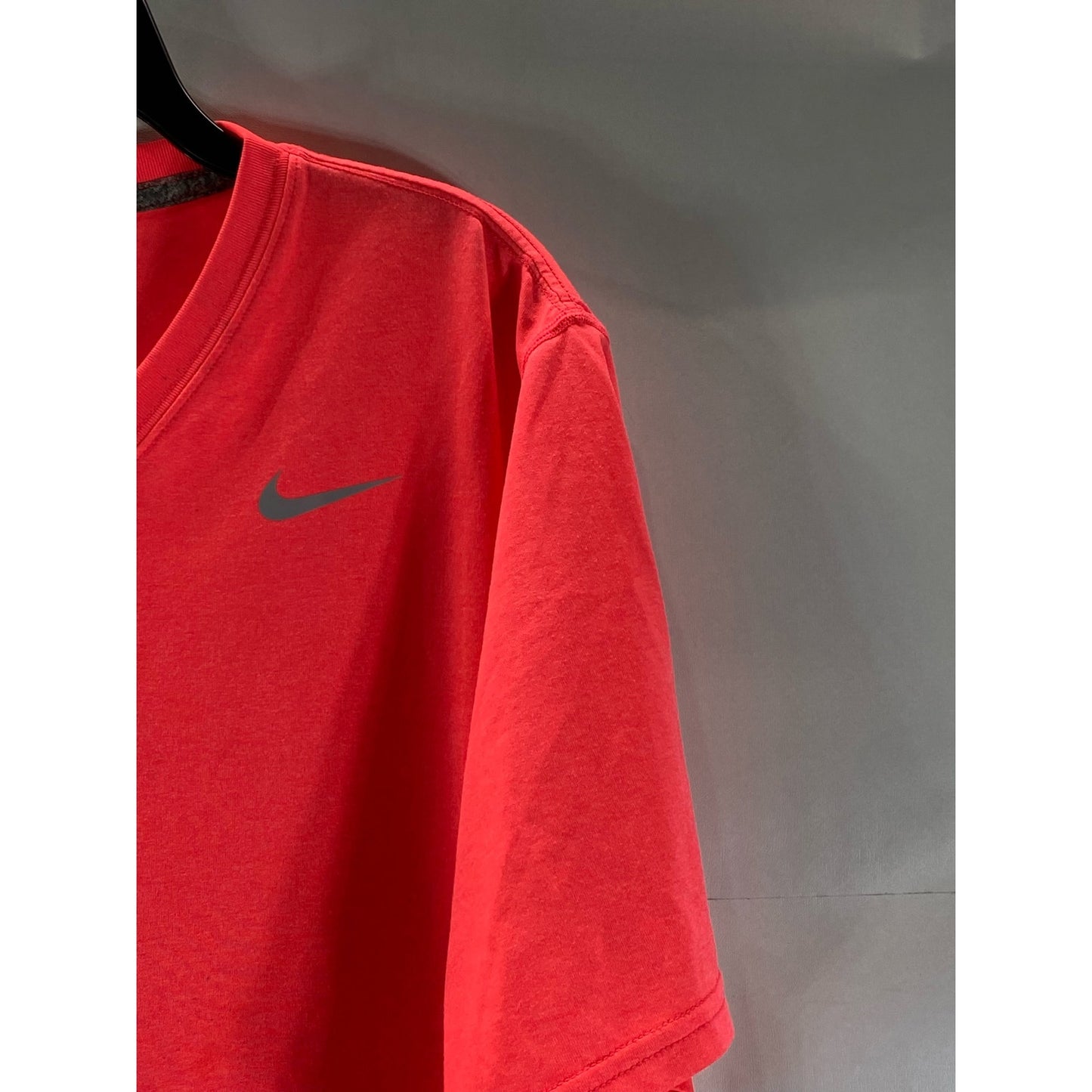 NIKE Men's Neon Red V-Neck Dri-Fit Short Sleeve Active T-Shirt SZ L