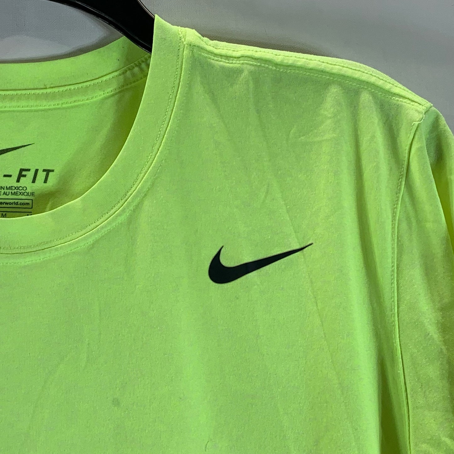 NIKE Men's Neon Green Dri-Fit Crewneck Short Sleeve Active T-Shirt SZ M