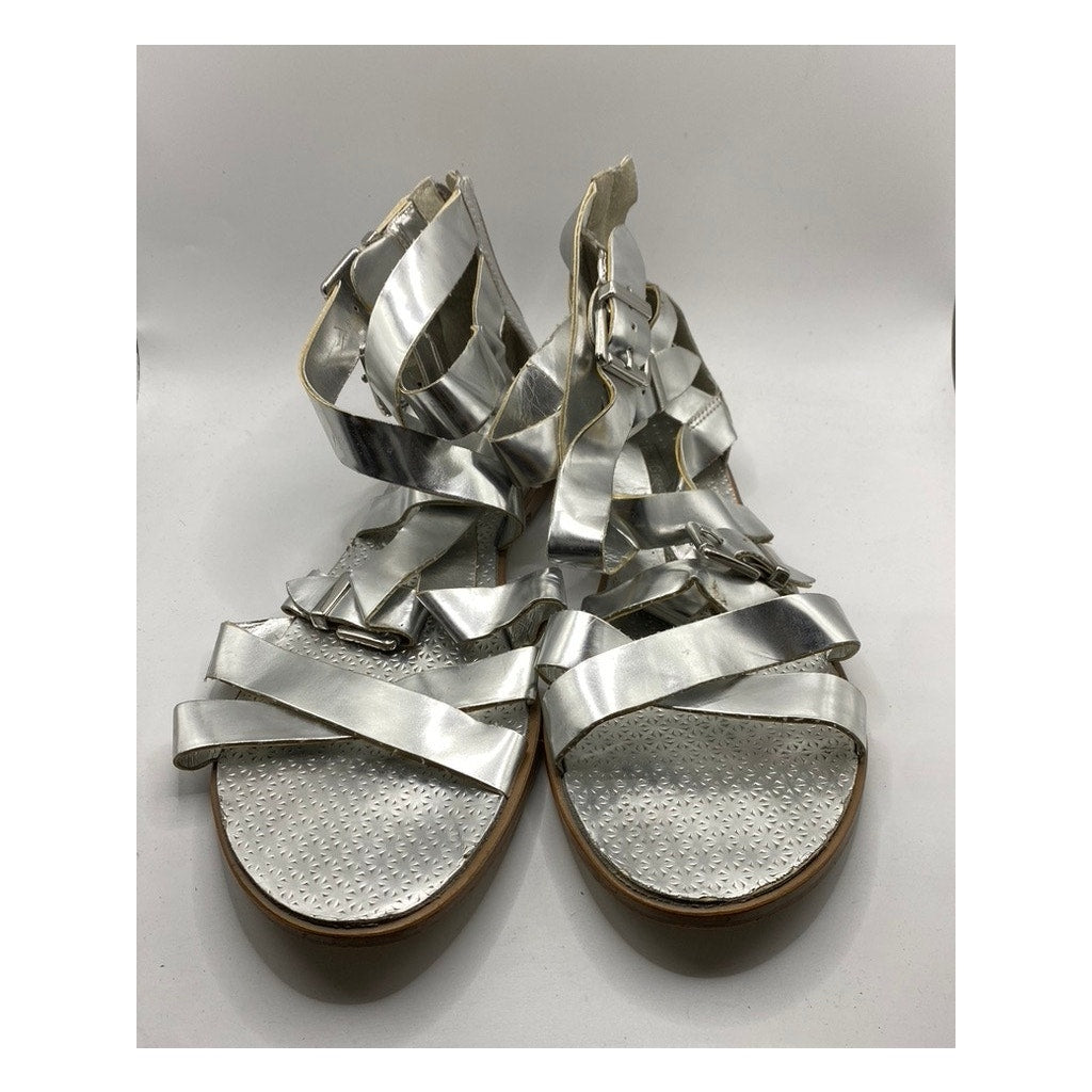 BCBGENERATION Women's Silver Metallic Sylivia Strappy Open-Toe Flat Sandals SZ10