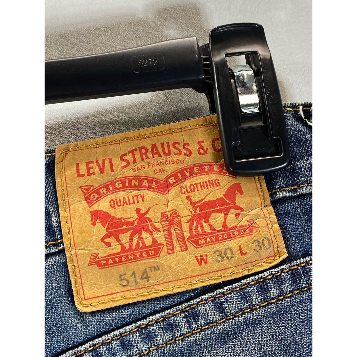 LEVI'S Men's Medium Wash Stretch 514 Straight Fit Five-Pocket Jeans SZ 30X30