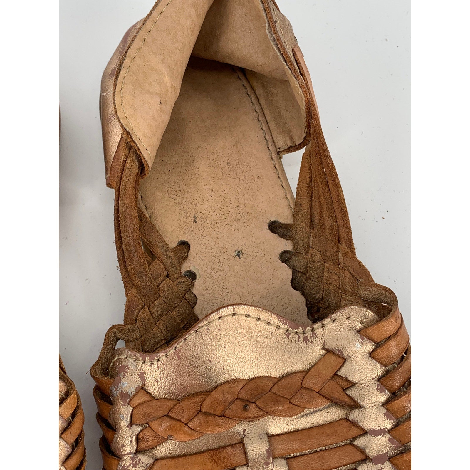 UNBRANDED Women's Brown-Gold Woven Leather Almond-Toe Slip-On Sandals SZ 9