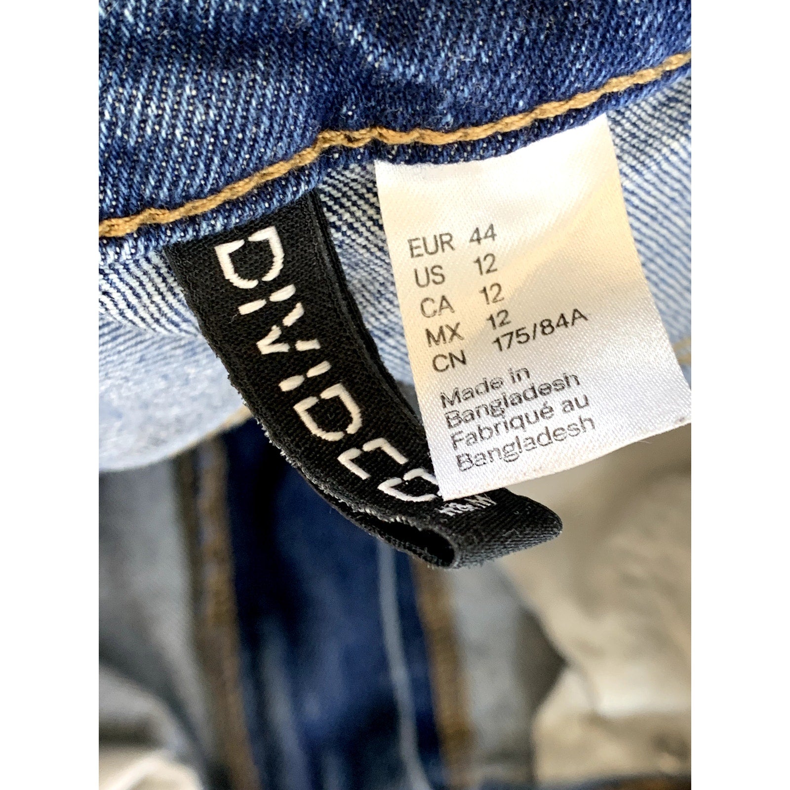 DIVIDED By H&M Women's Dark Blue Frayed Hem Tapered-Leg Five-Pocket Jean SZ 12