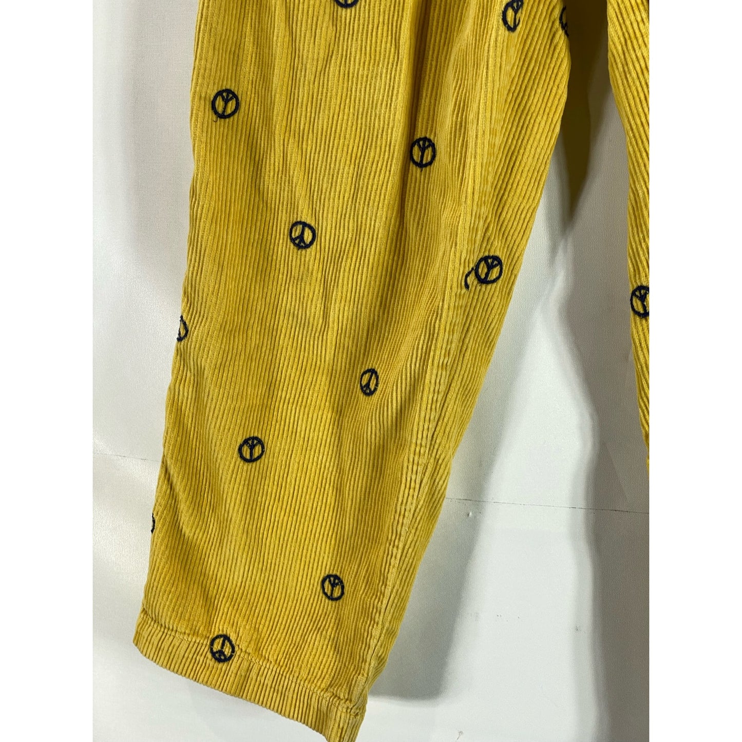 URBAN OUTFITTERS Men's Yellow UO Peace Sign Print Straight-Leg Corduroy Pant SZM