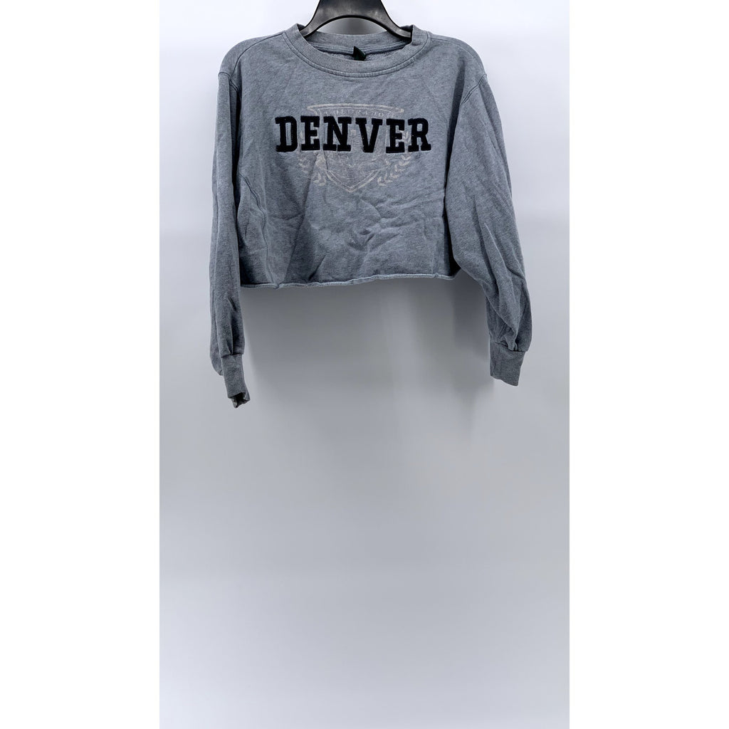 WILD FABLE Women's Gray Denver Graphic Long Sleeve Cropped Sweatshirt SZ XS