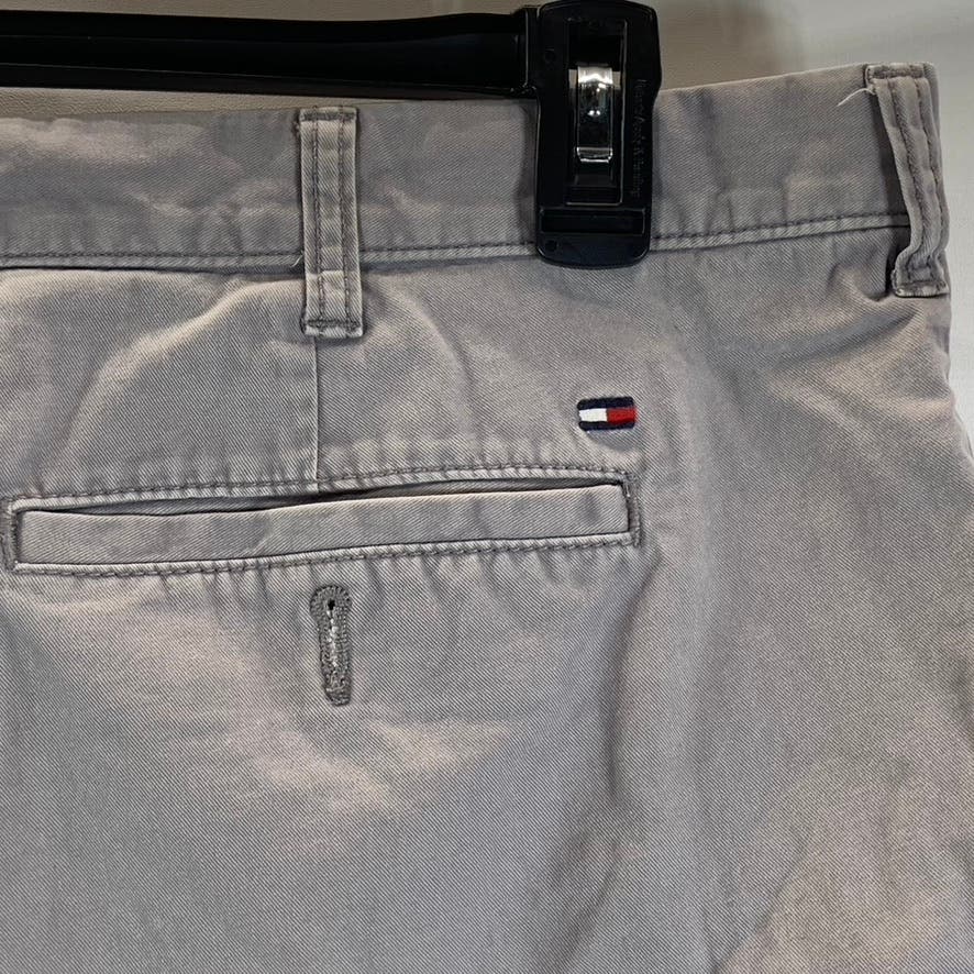 TOMMY HILFIGER Men's Custom Fit Solid Gray Chino Shorts SZ 40