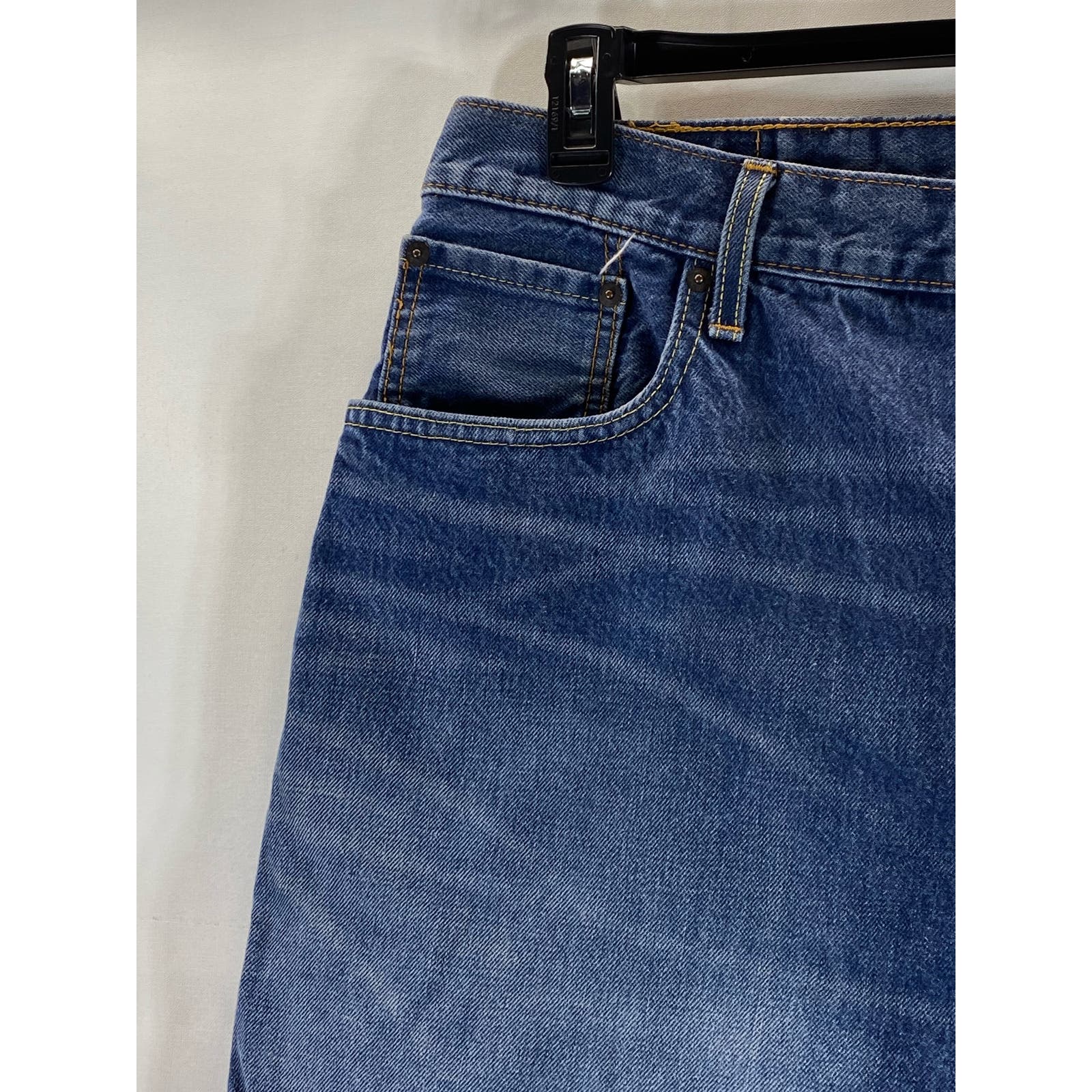 LEVI'S Men's Medium Blue 569 Loose-Fit Faded Five-Pocket Denim Jean Shorts SZ 40