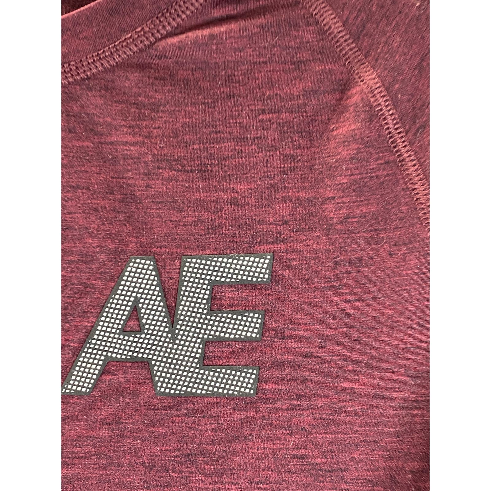 AMERICAN EAGLE Men's Burgundy/Grey Colorblock Crewneck AE Flex T-Shirt SZ S