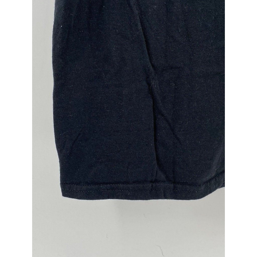 GILDAN Unisex Adult Black Graphic Crewneck Short Sleeve T-Shirt SZ M