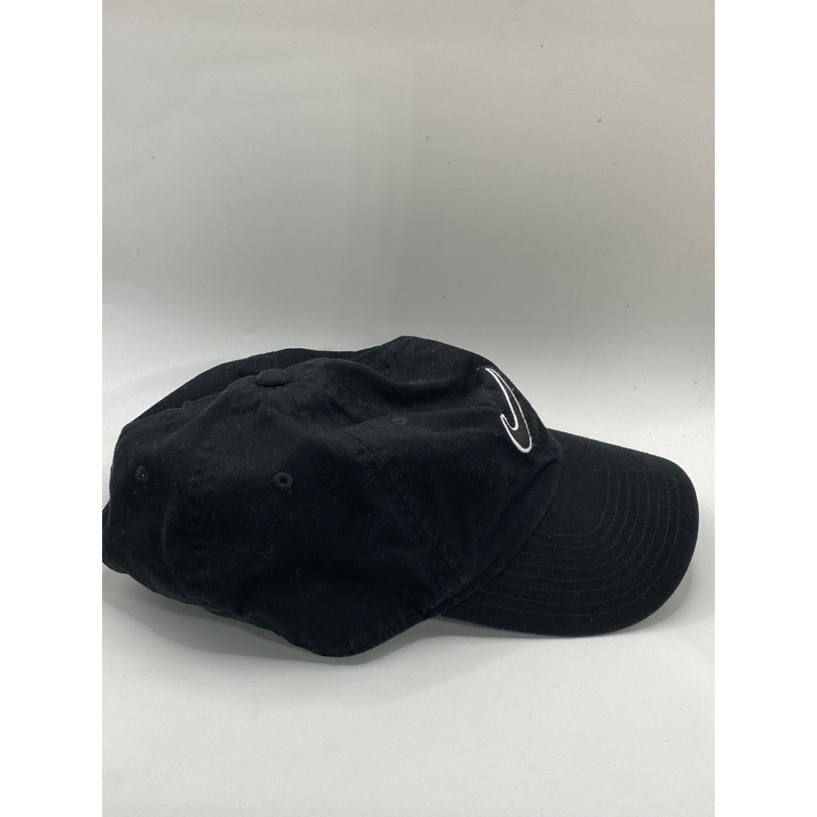 NIKE Unisex Adult Black-White Heritage 86 Embroidered Swoosh Baseball Hat SZ OS