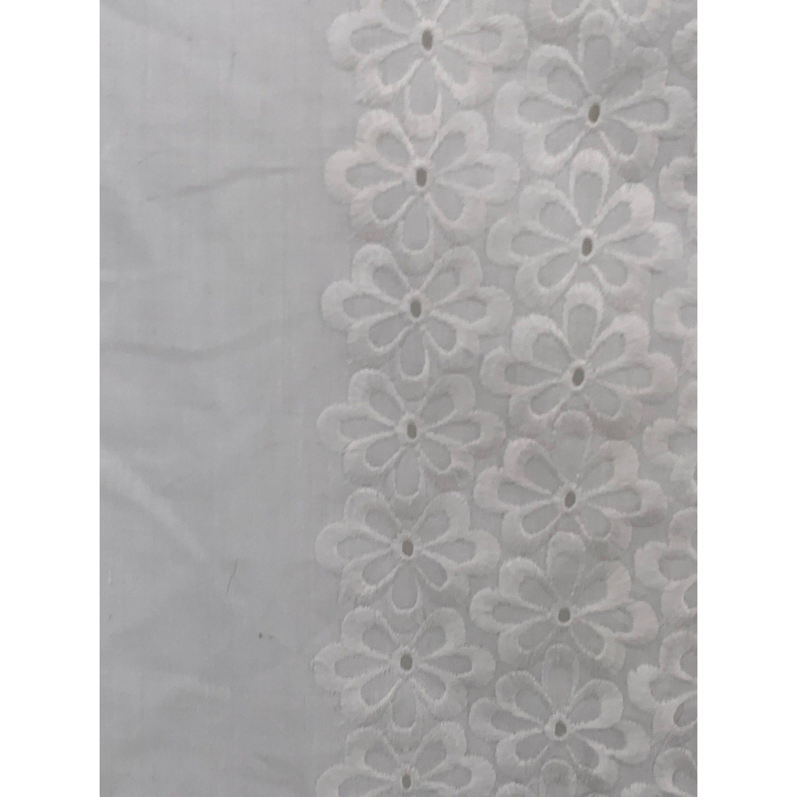 UNBRANDED Women's White Eyelet Embroidered Floral Stripe Sleeveless Top SZ M