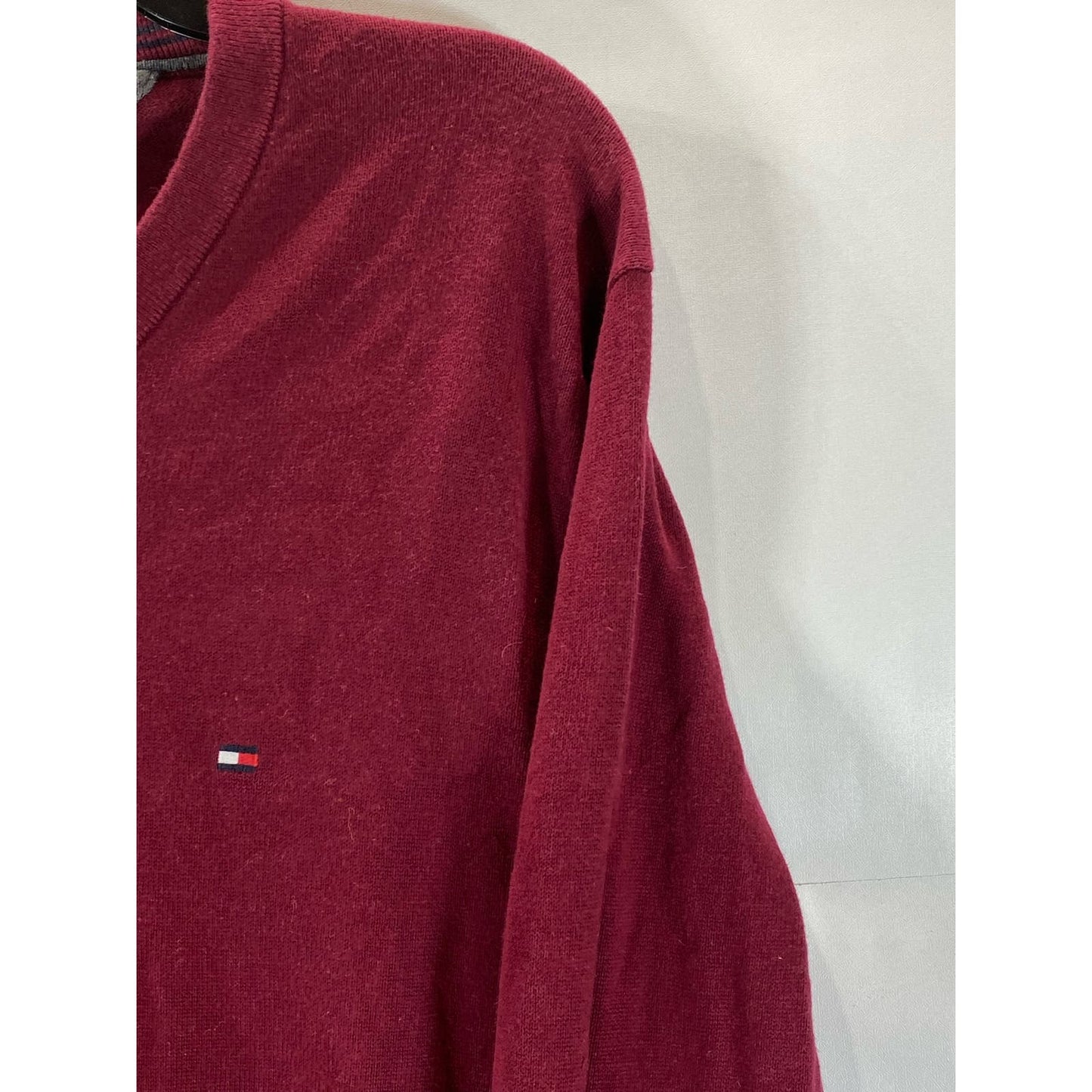 TOMMY HILFIGER Men's Sonoma Red V-Neck Pullover Sweater SZ L